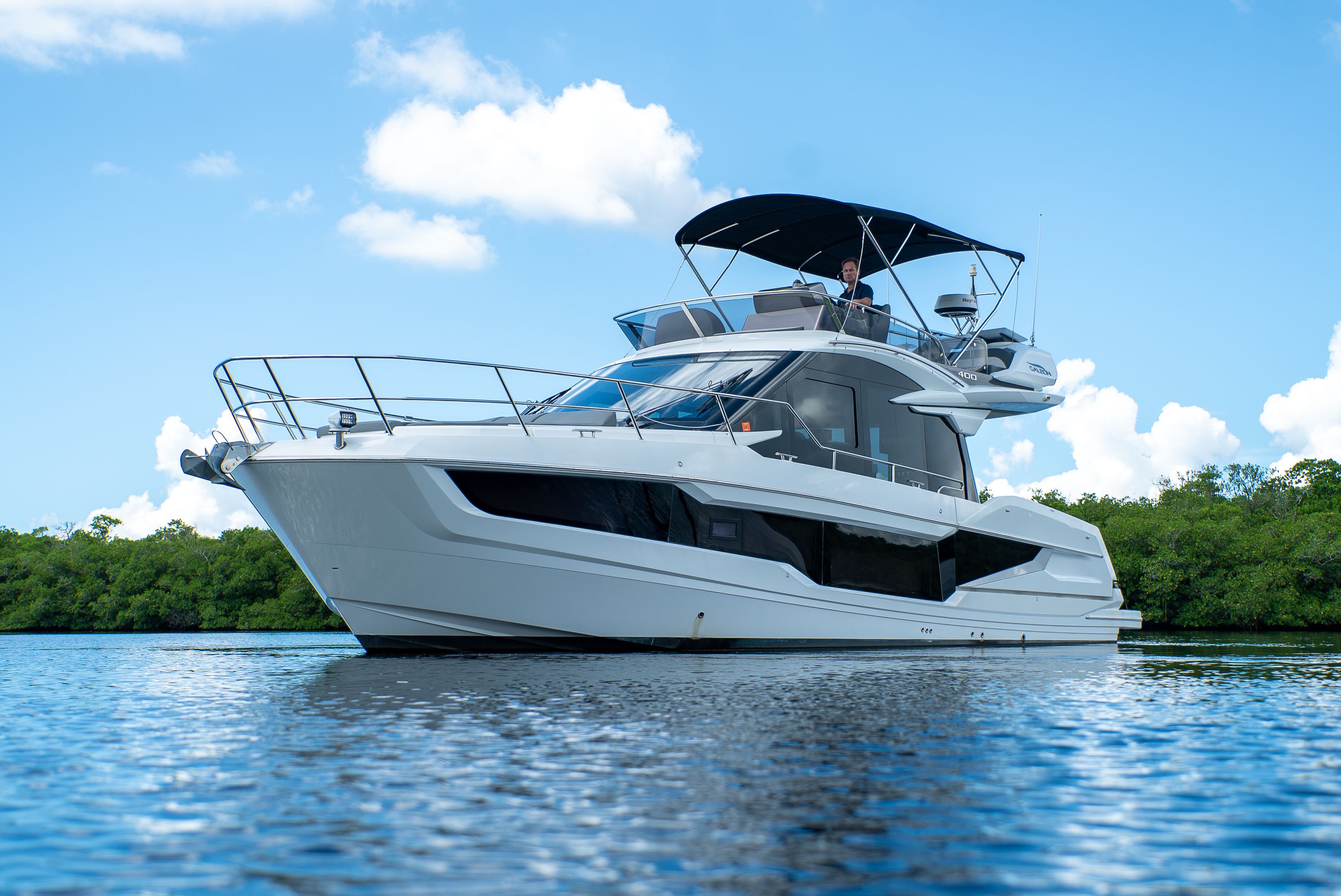 2022 Galeon 400 FLY Image Thumbnail #1