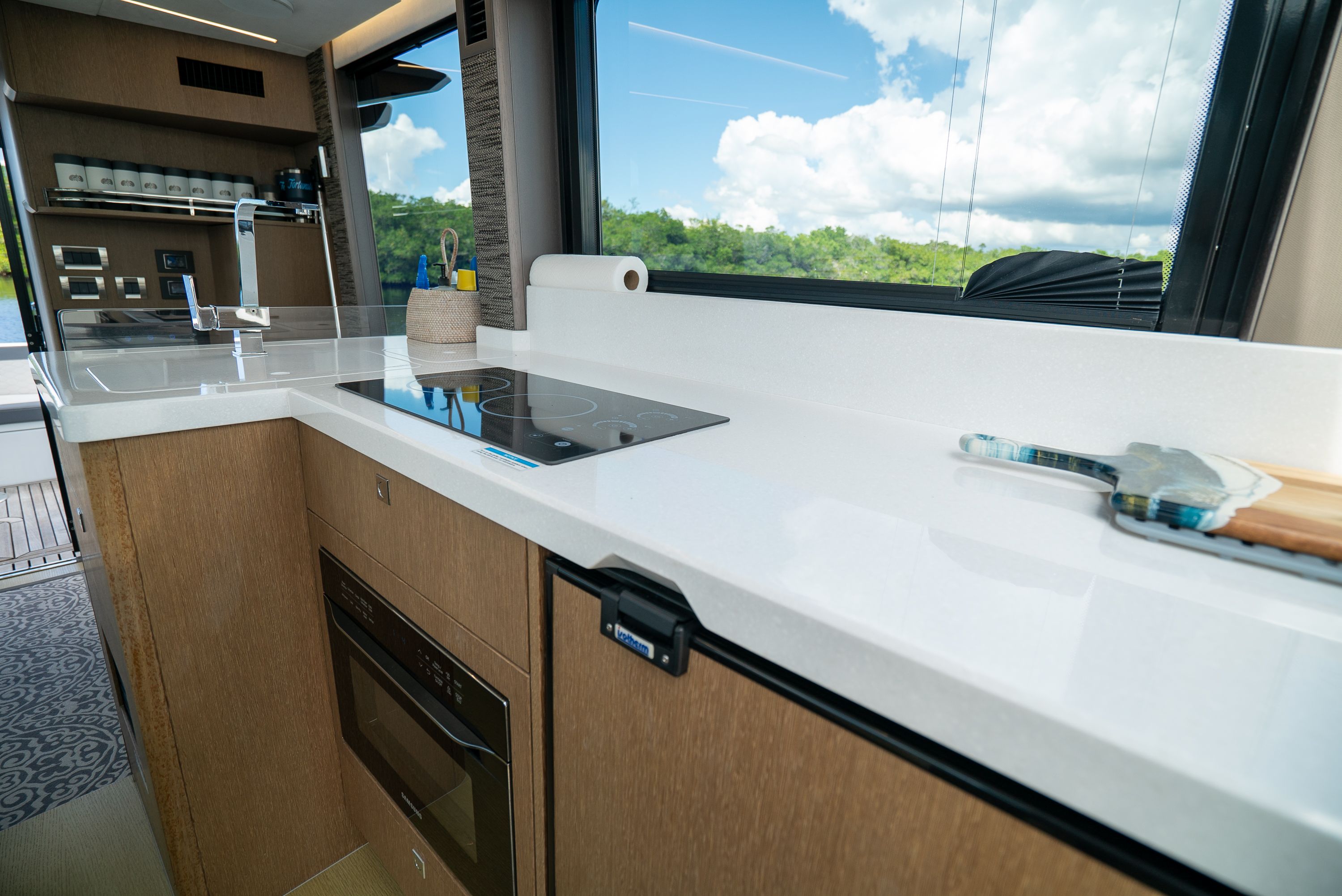 2022 Galeon 400 FLY Image Thumbnail #21