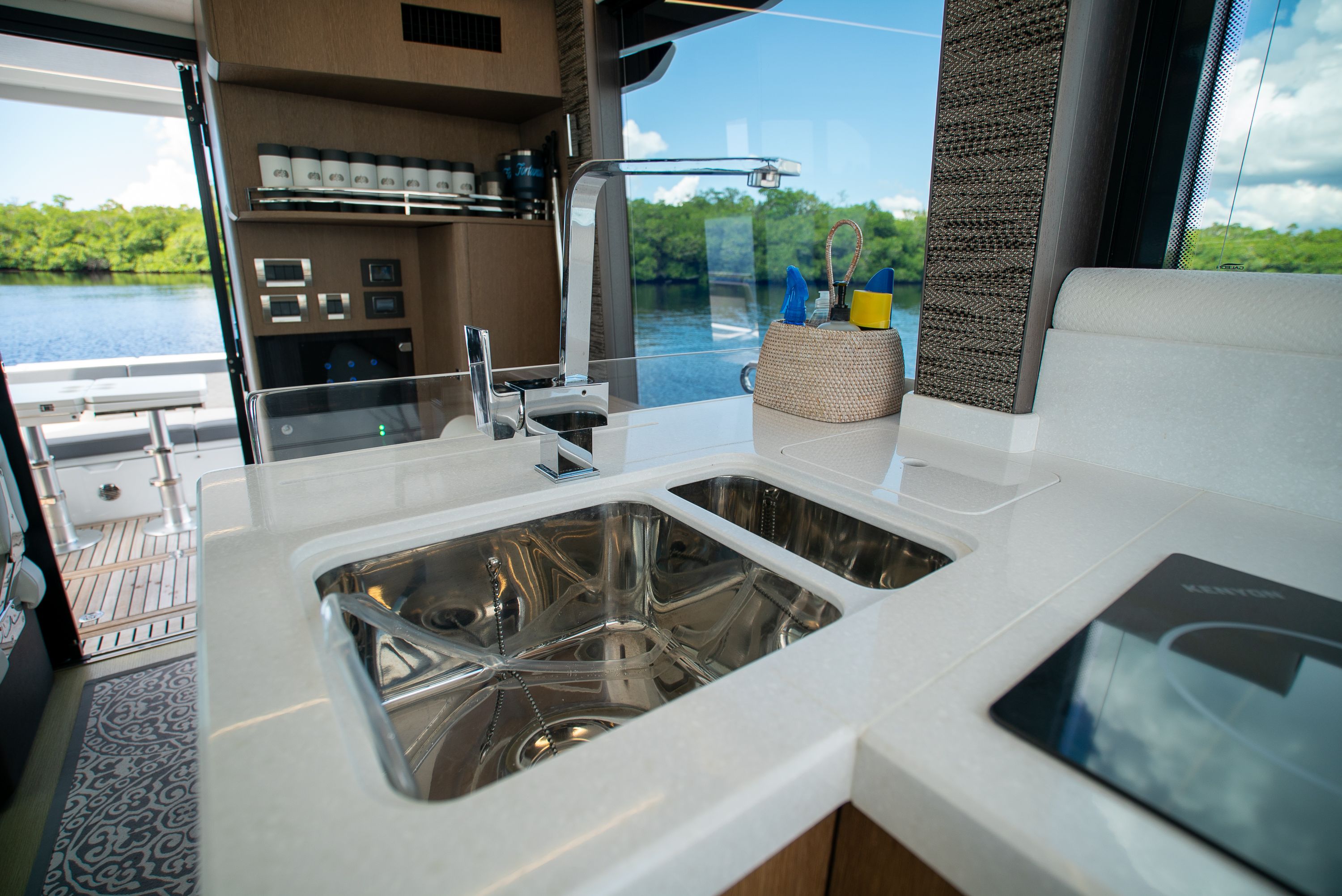 2022 Galeon 400 FLY Image Thumbnail #23