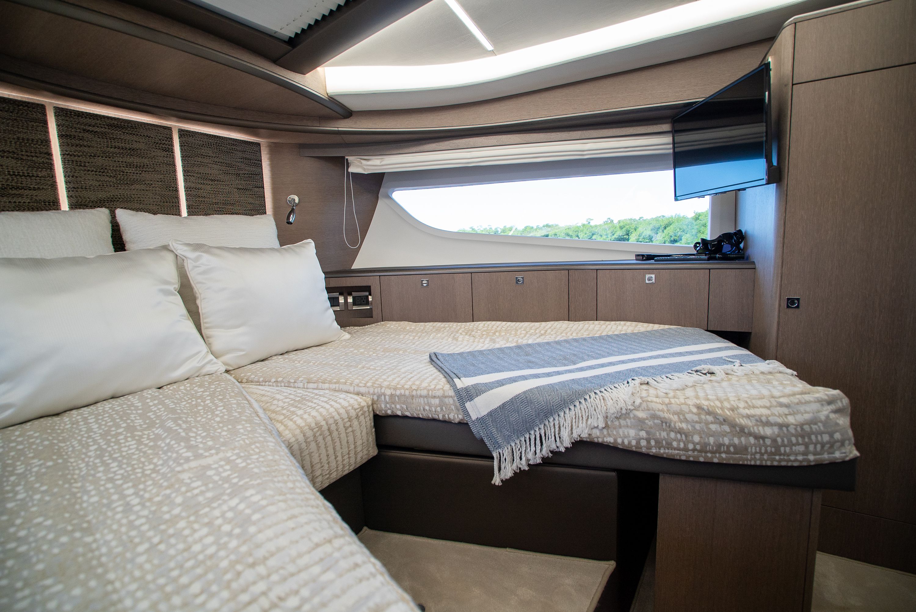 2022 Galeon 400 FLY Image Thumbnail #39