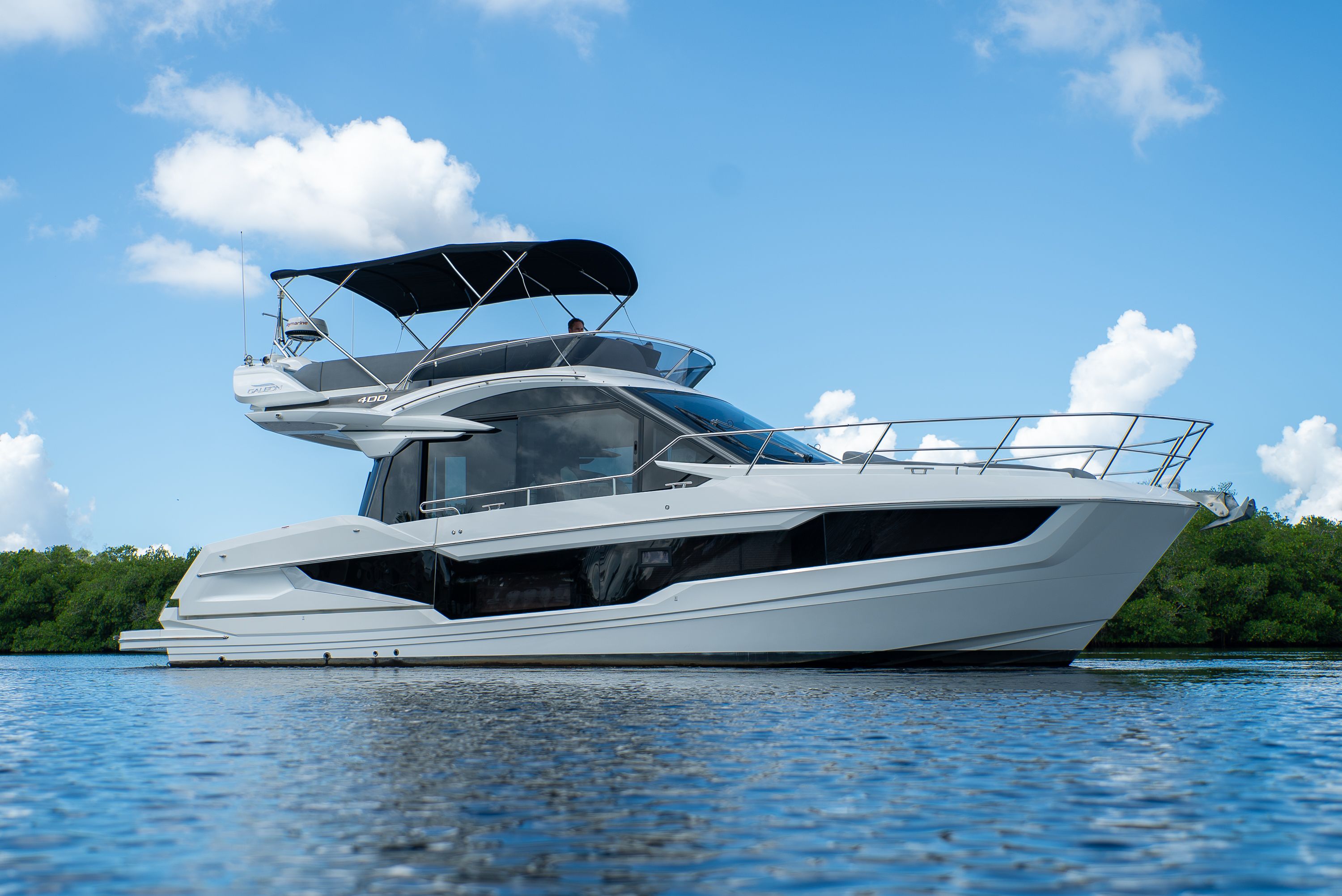 2022 Galeon 400 FLY Image Thumbnail #2