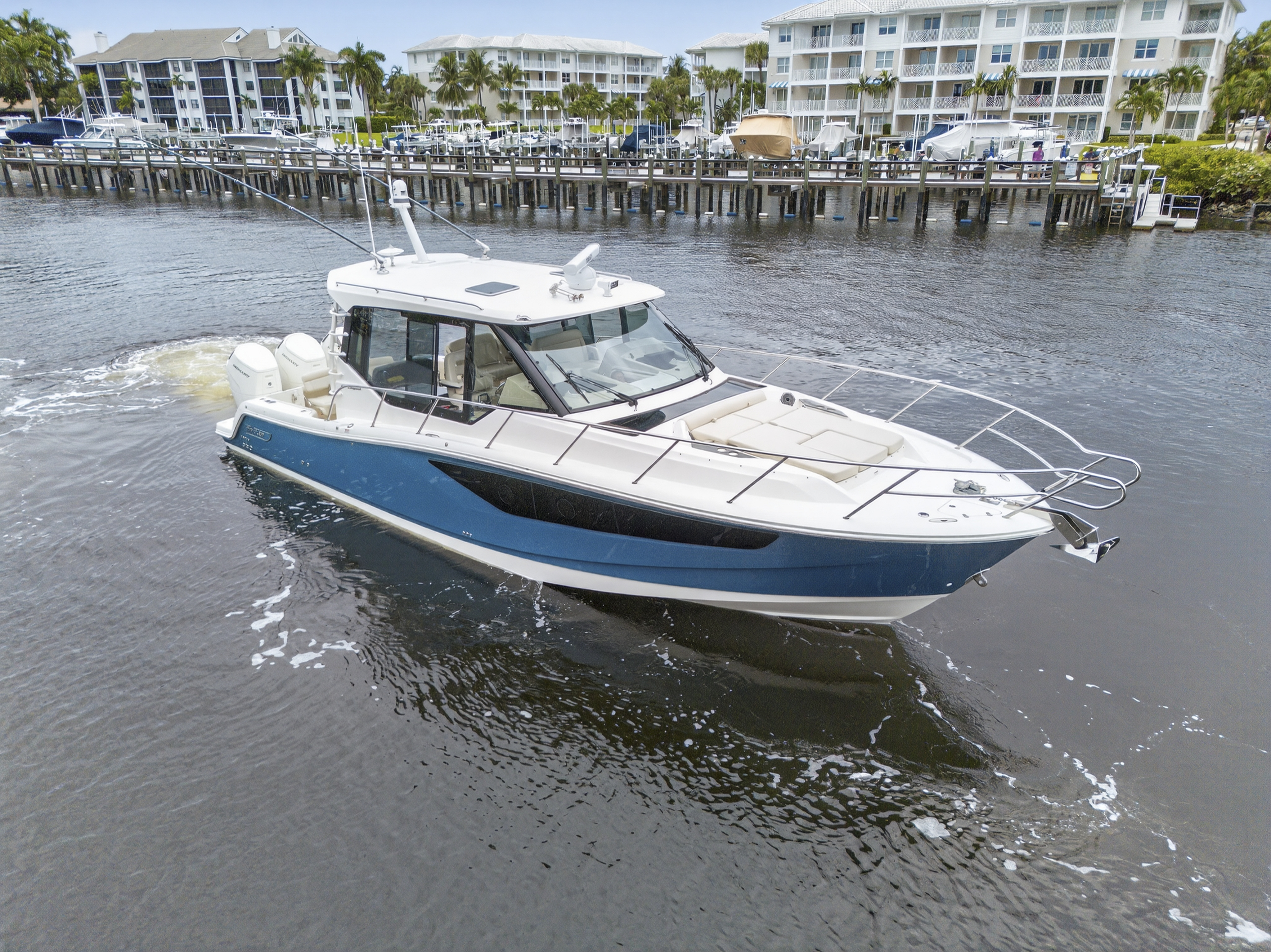 2024 Boston Whaler 405 CONQUEST Image Thumbnail #8