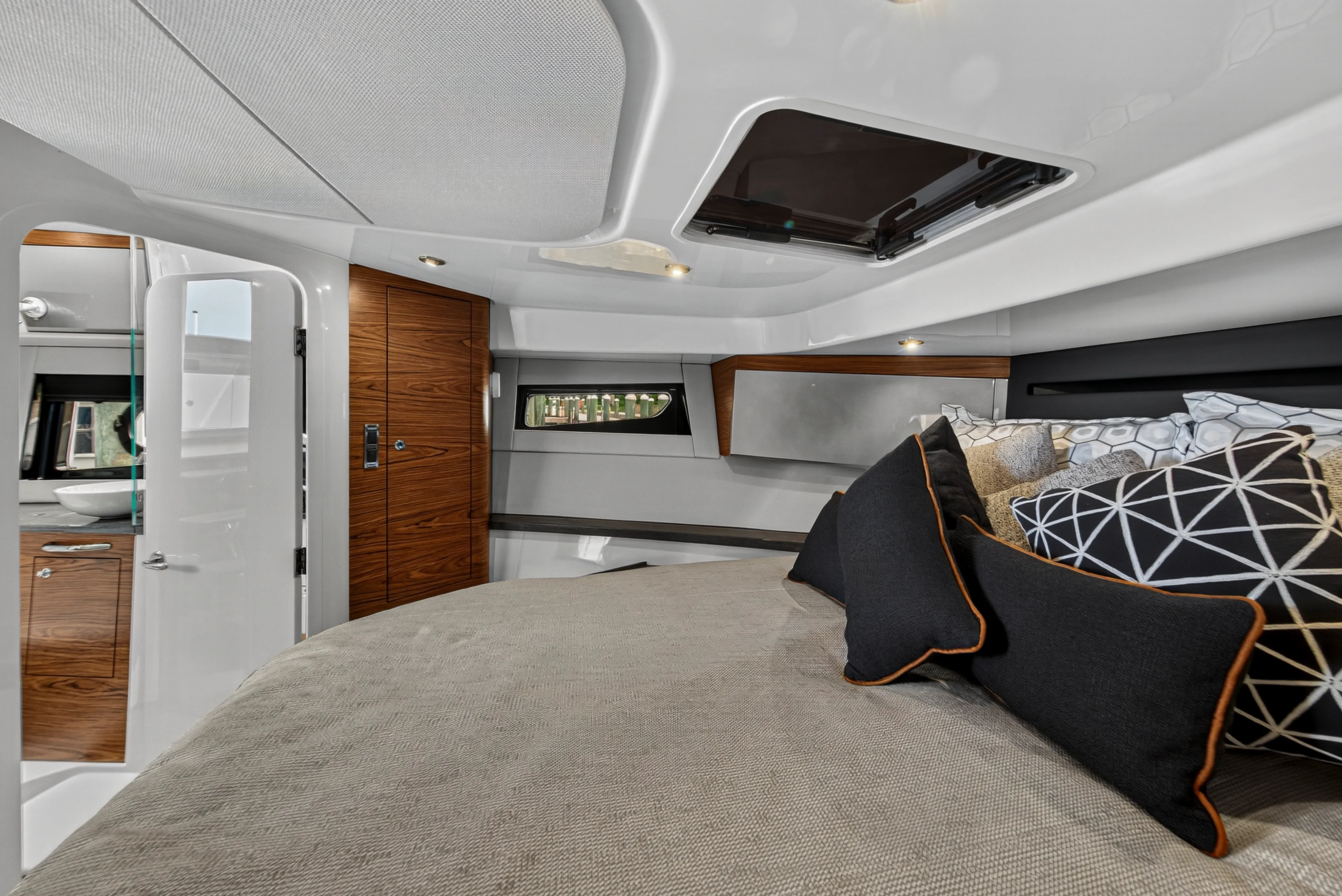 2024 Boston Whaler 405 CONQUEST Image Thumbnail #56