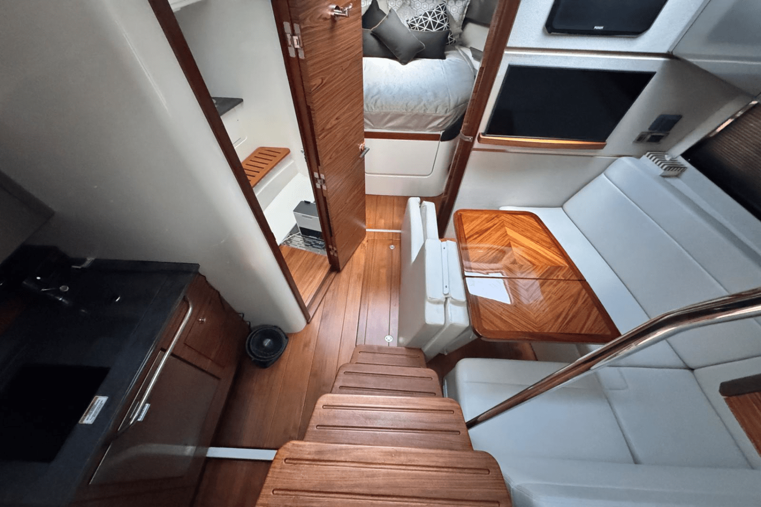 2024 Boston Whaler 405 CONQUEST Image Thumbnail #11