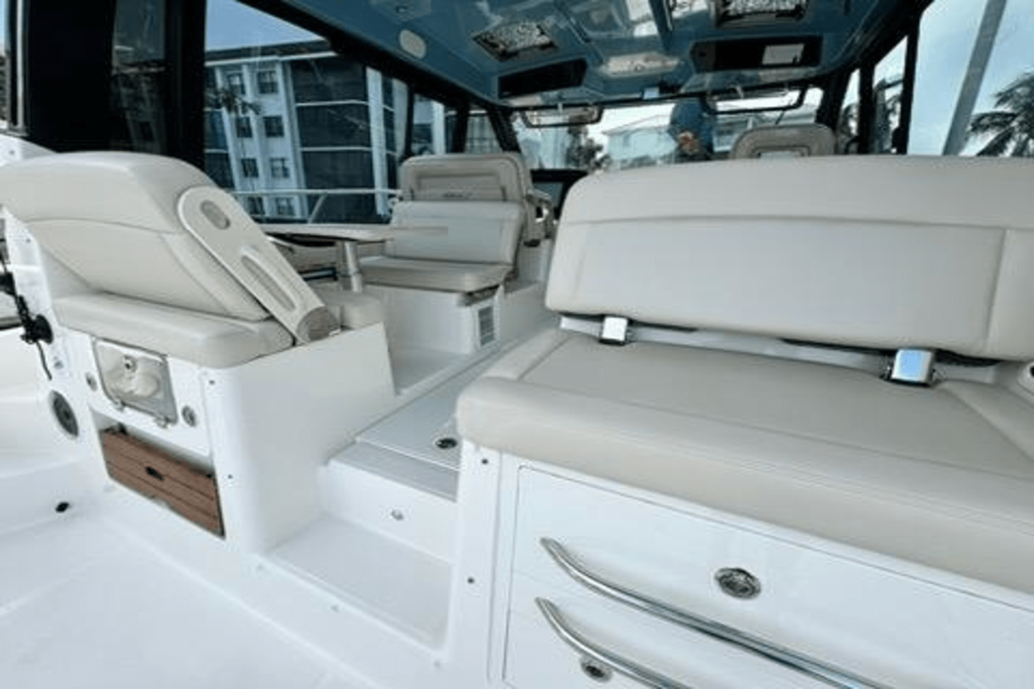 2024 Boston Whaler 405 CONQUEST Image Thumbnail #18