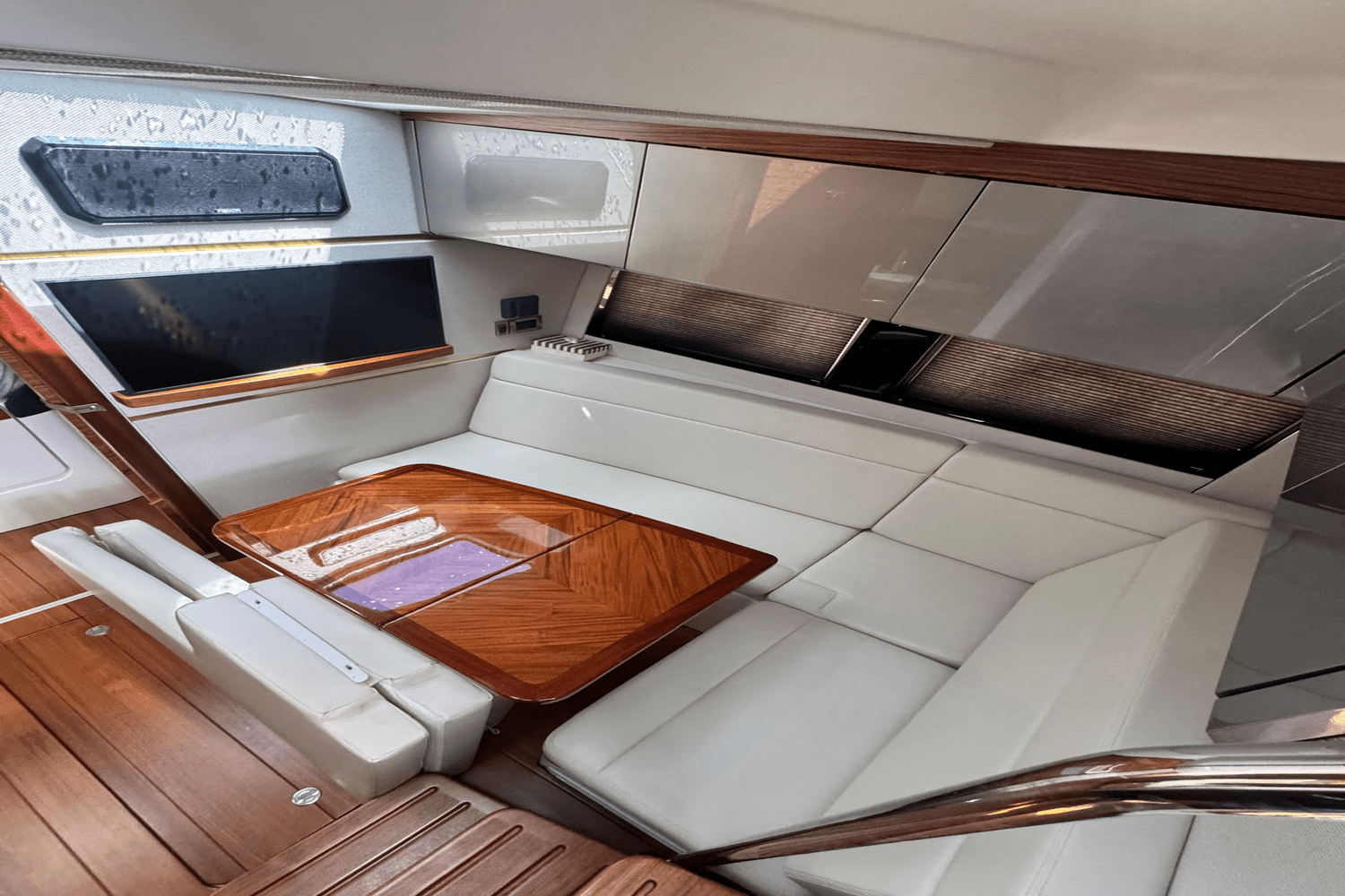 2024 Boston Whaler 405 CONQUEST Image Thumbnail #2