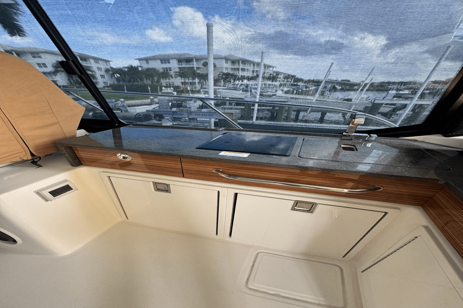 2024 Boston Whaler 405 CONQUEST Image Thumbnail #12
