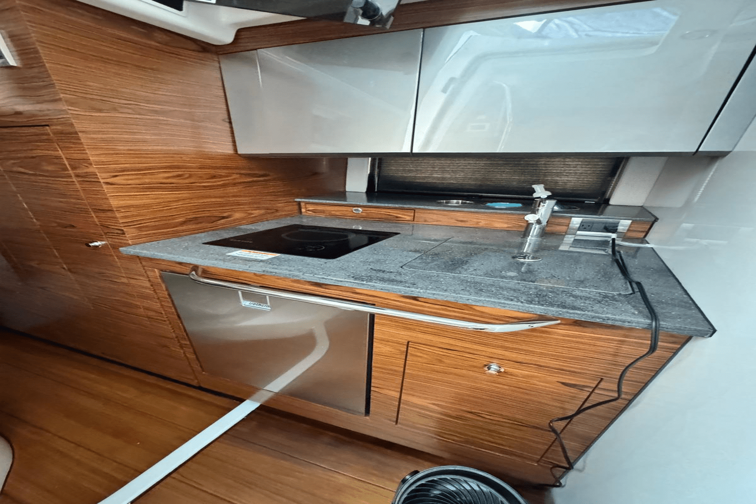 2024 Boston Whaler 405 CONQUEST Image Thumbnail #16