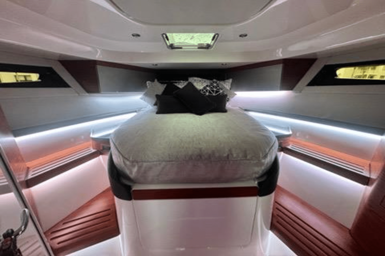 2024 Boston Whaler 405 CONQUEST Image Thumbnail #17