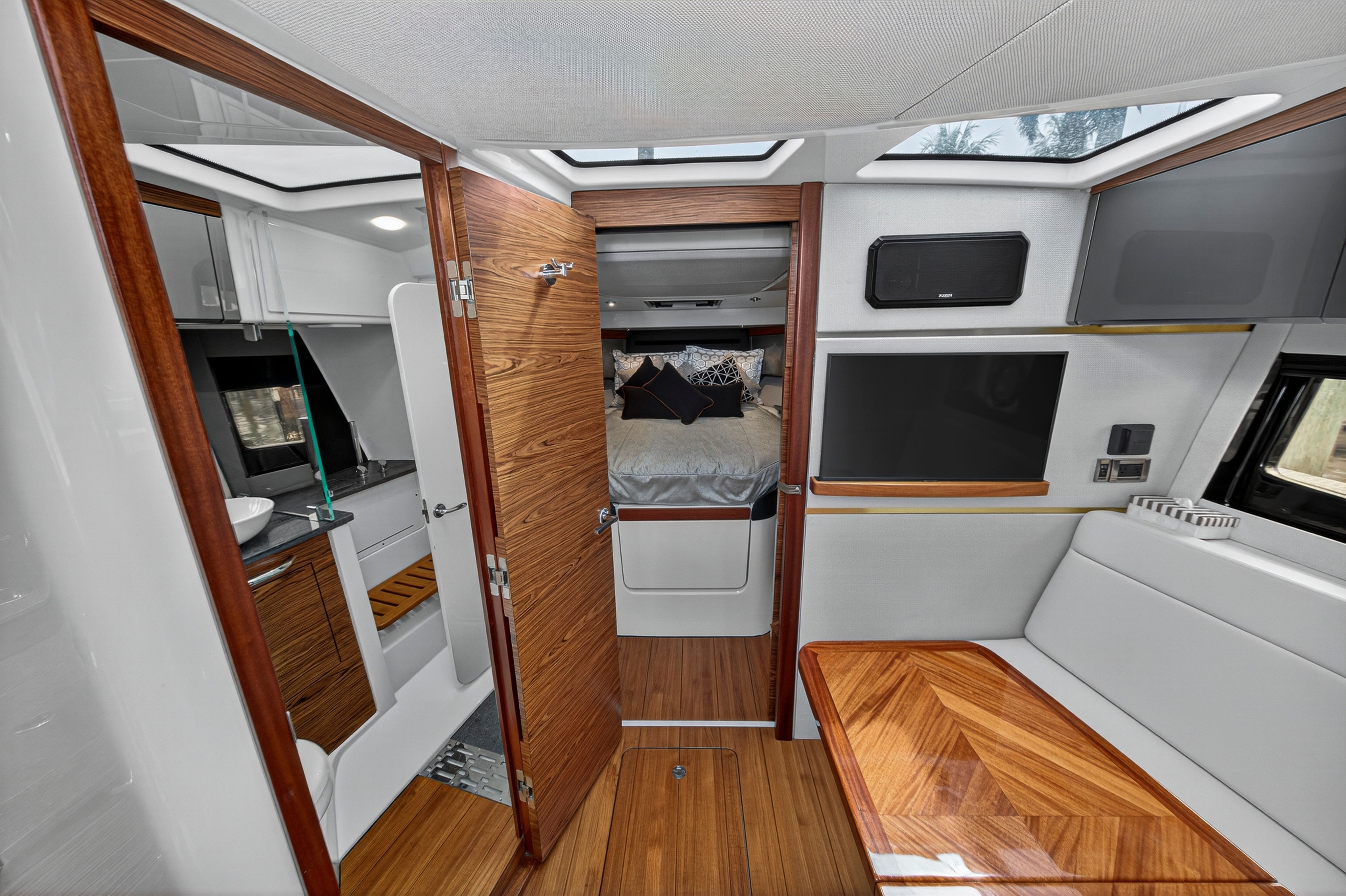 2024 Boston Whaler 405 CONQUEST Image Thumbnail #58