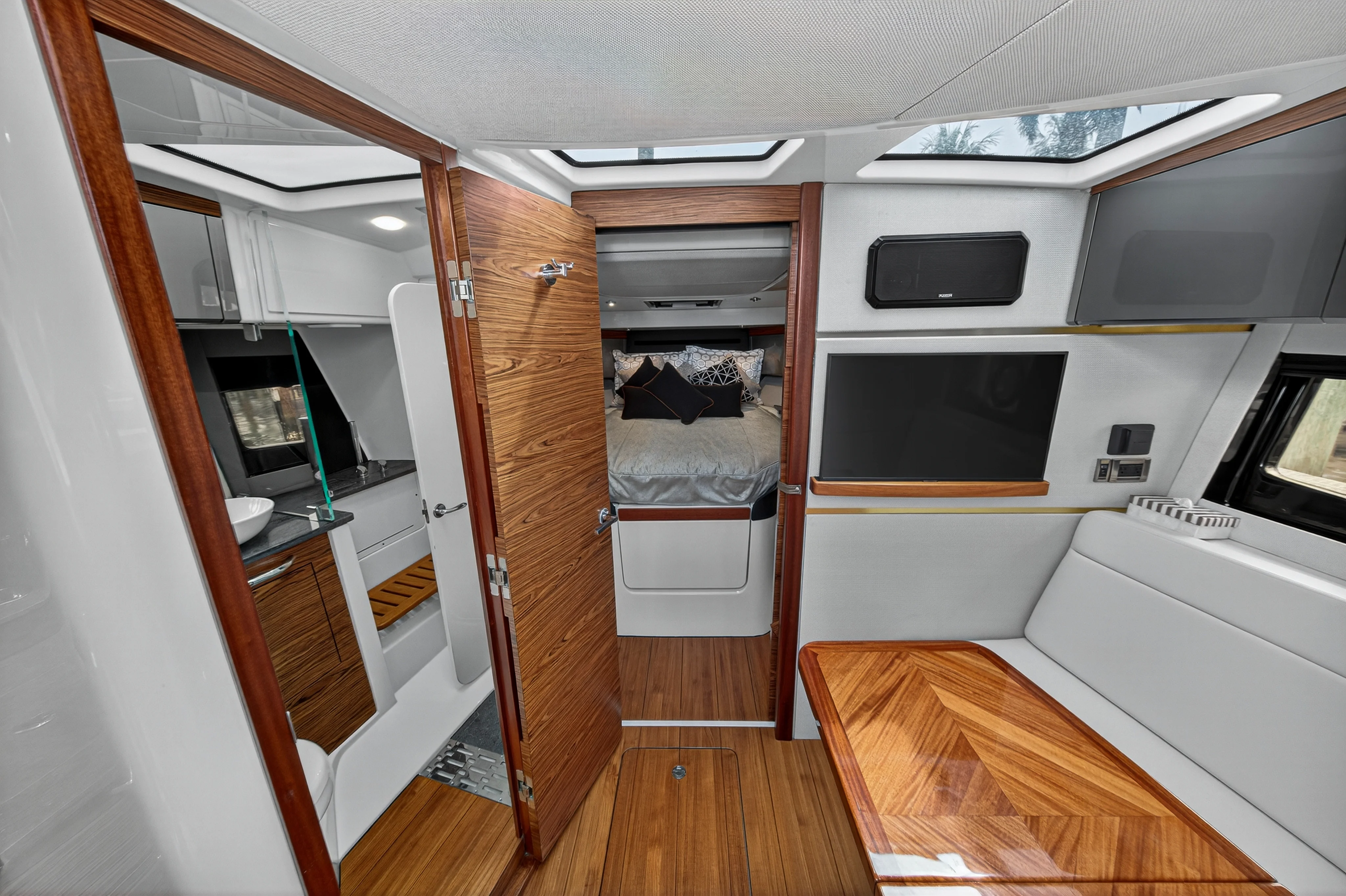 2024 Boston Whaler 405 CONQUEST Image Thumbnail #58