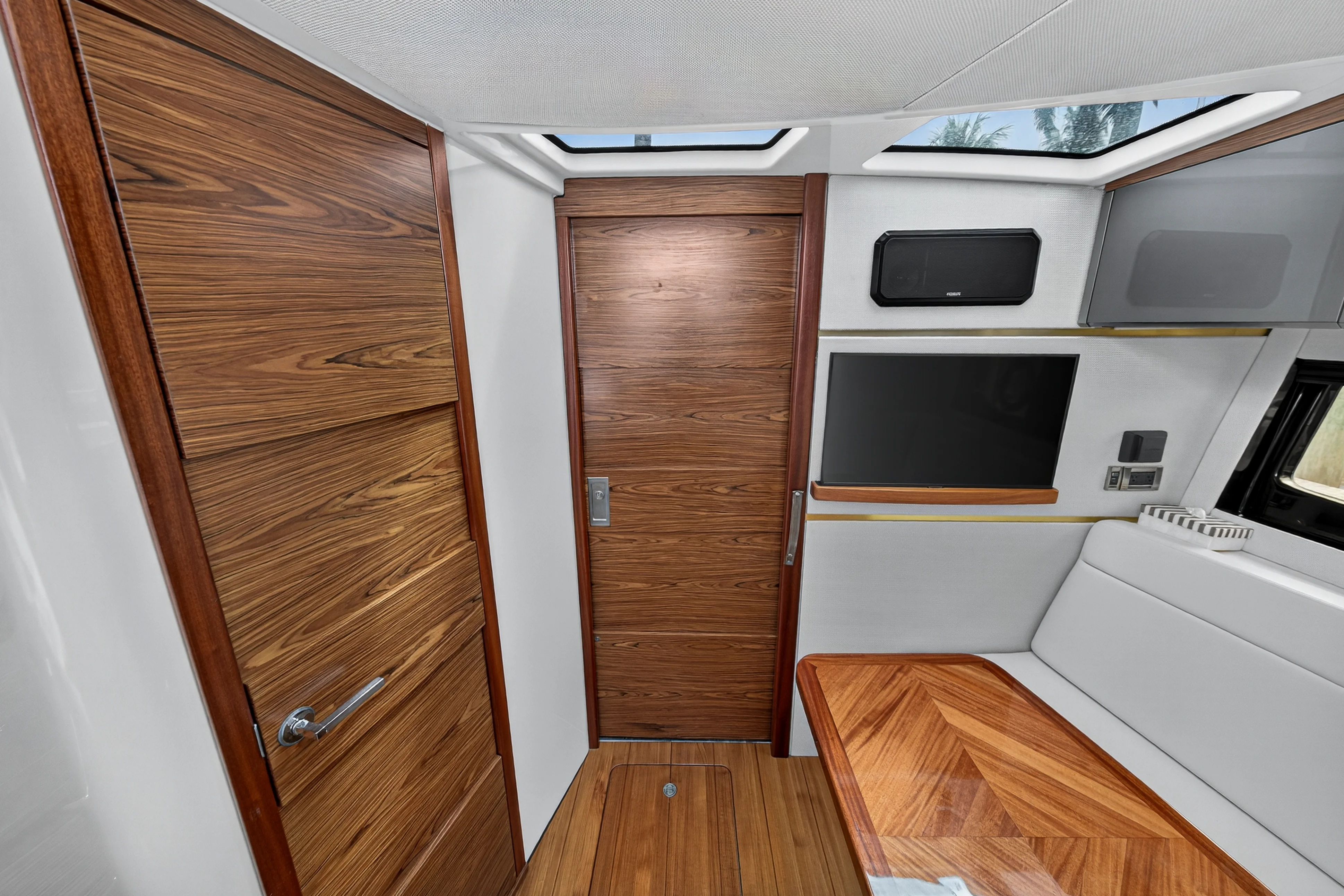 2024 Boston Whaler 405 CONQUEST Image Thumbnail #59