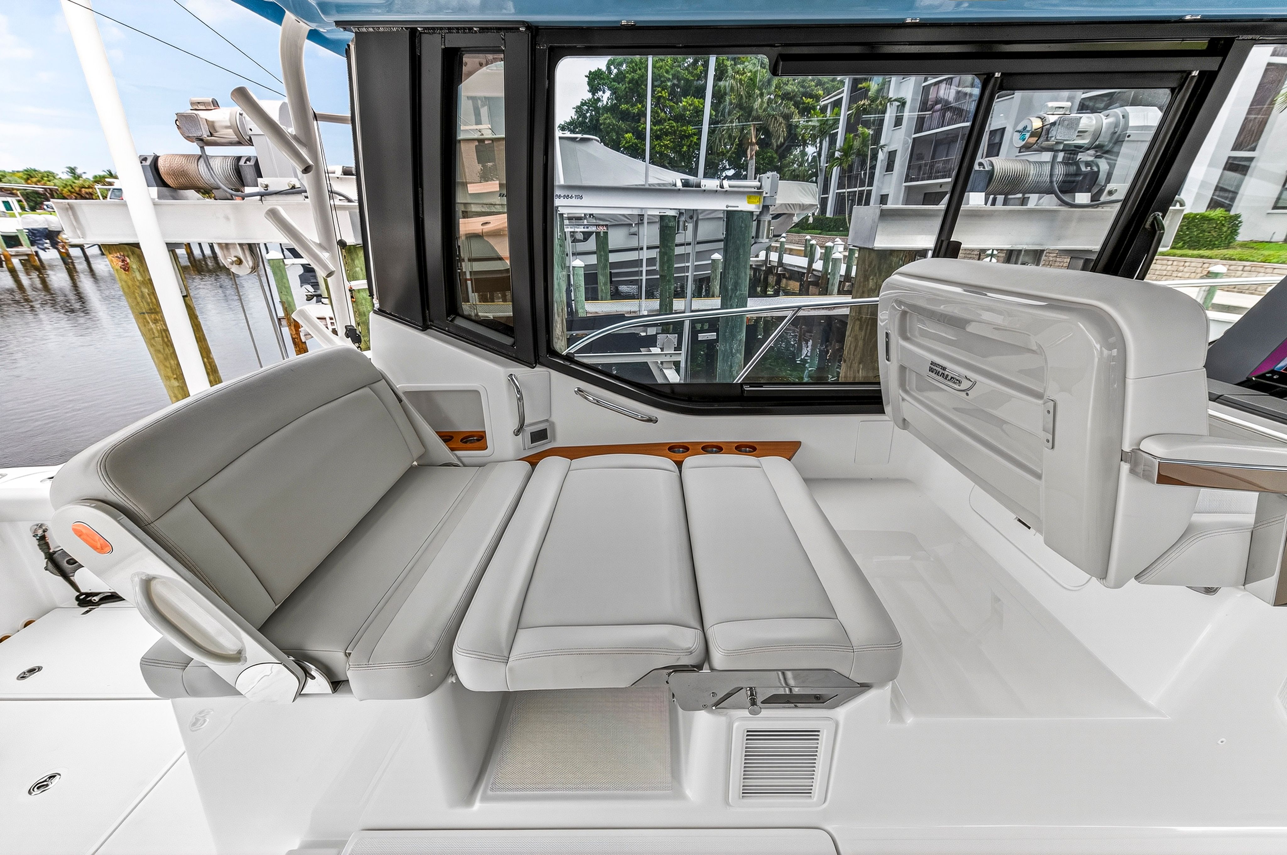2024 Boston Whaler 405 CONQUEST Image Thumbnail #38