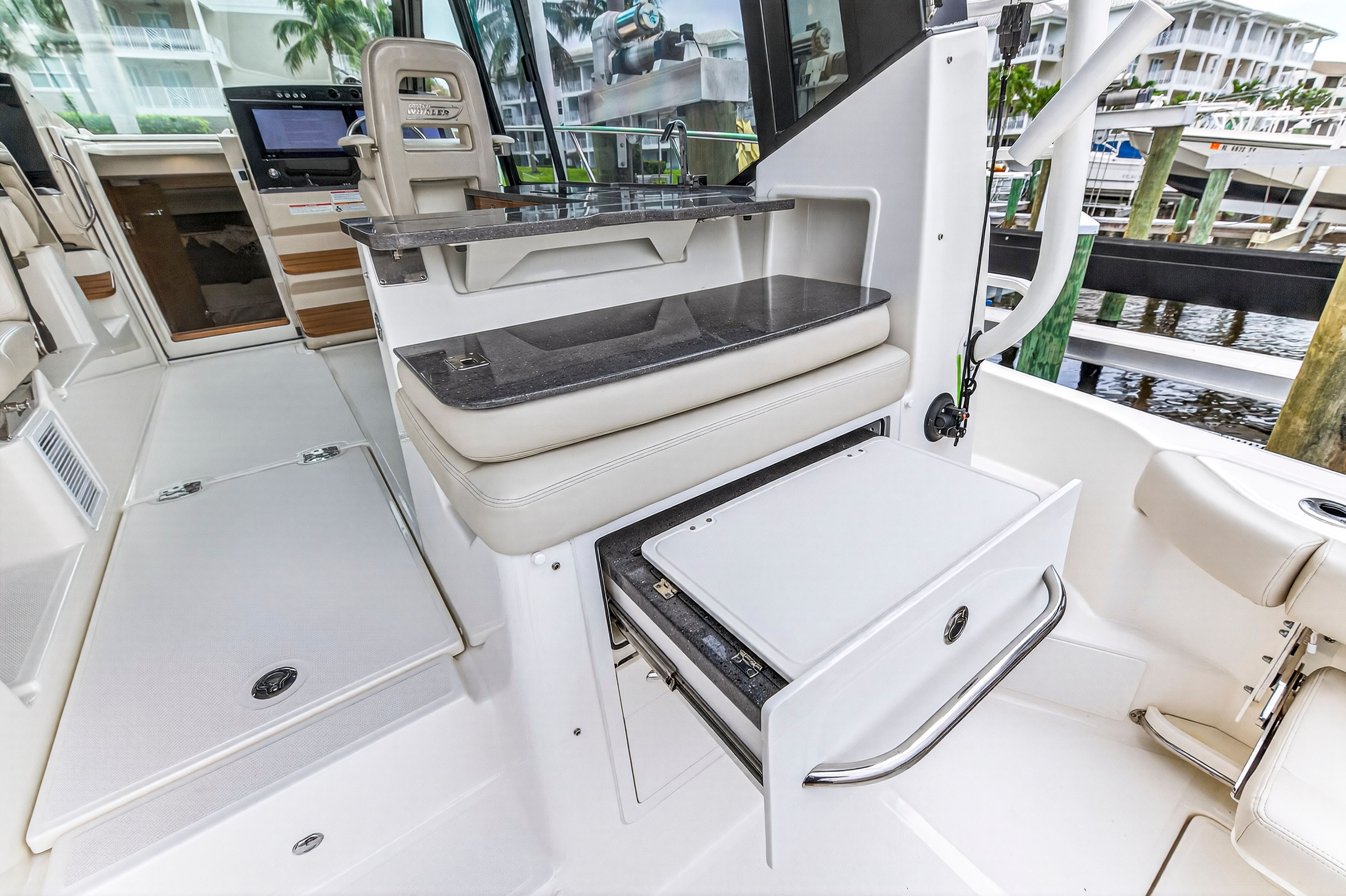 2024 Boston Whaler 405 CONQUEST Image Thumbnail #28