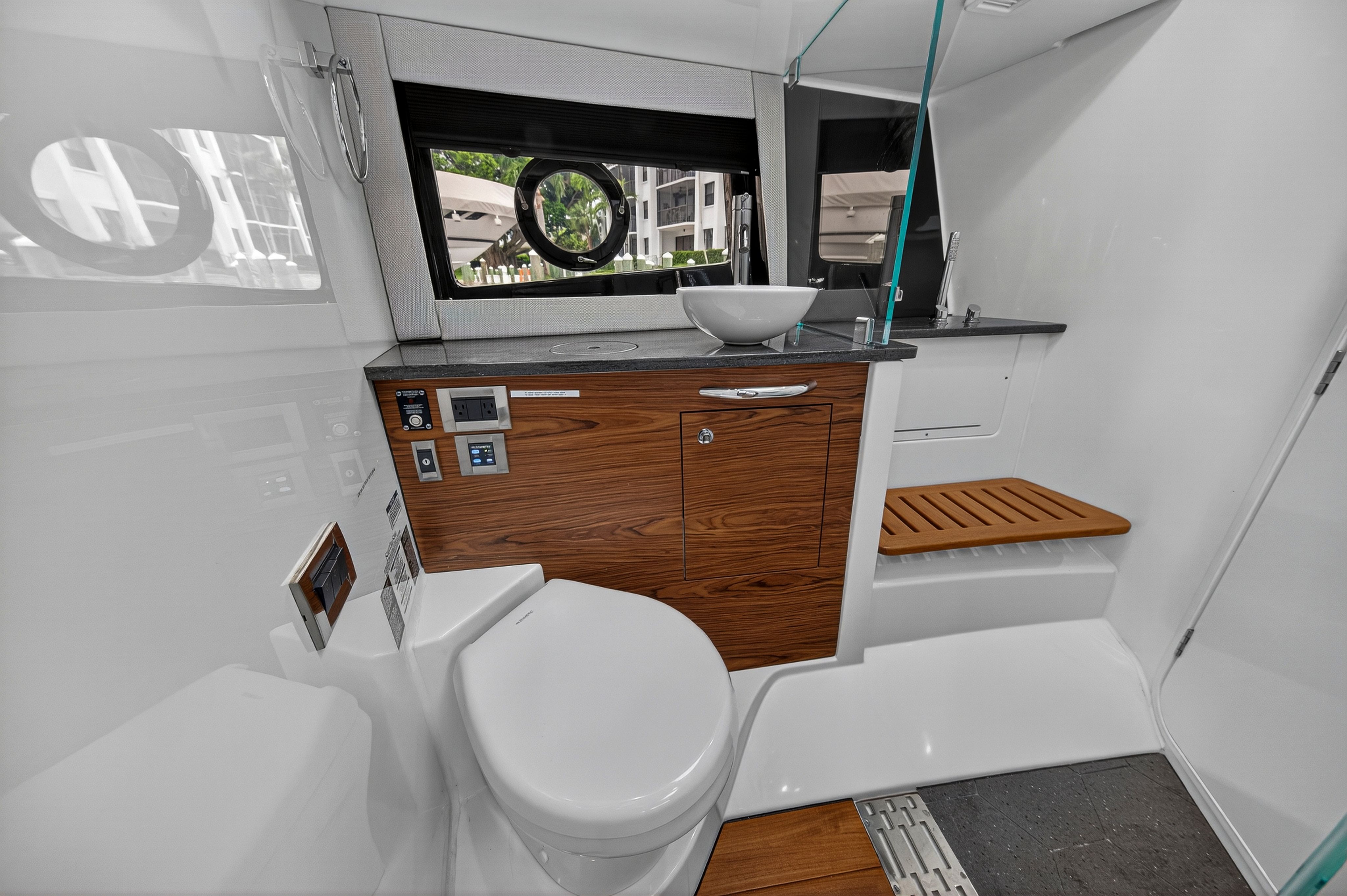 2024 Boston Whaler 405 CONQUEST Image Thumbnail #63