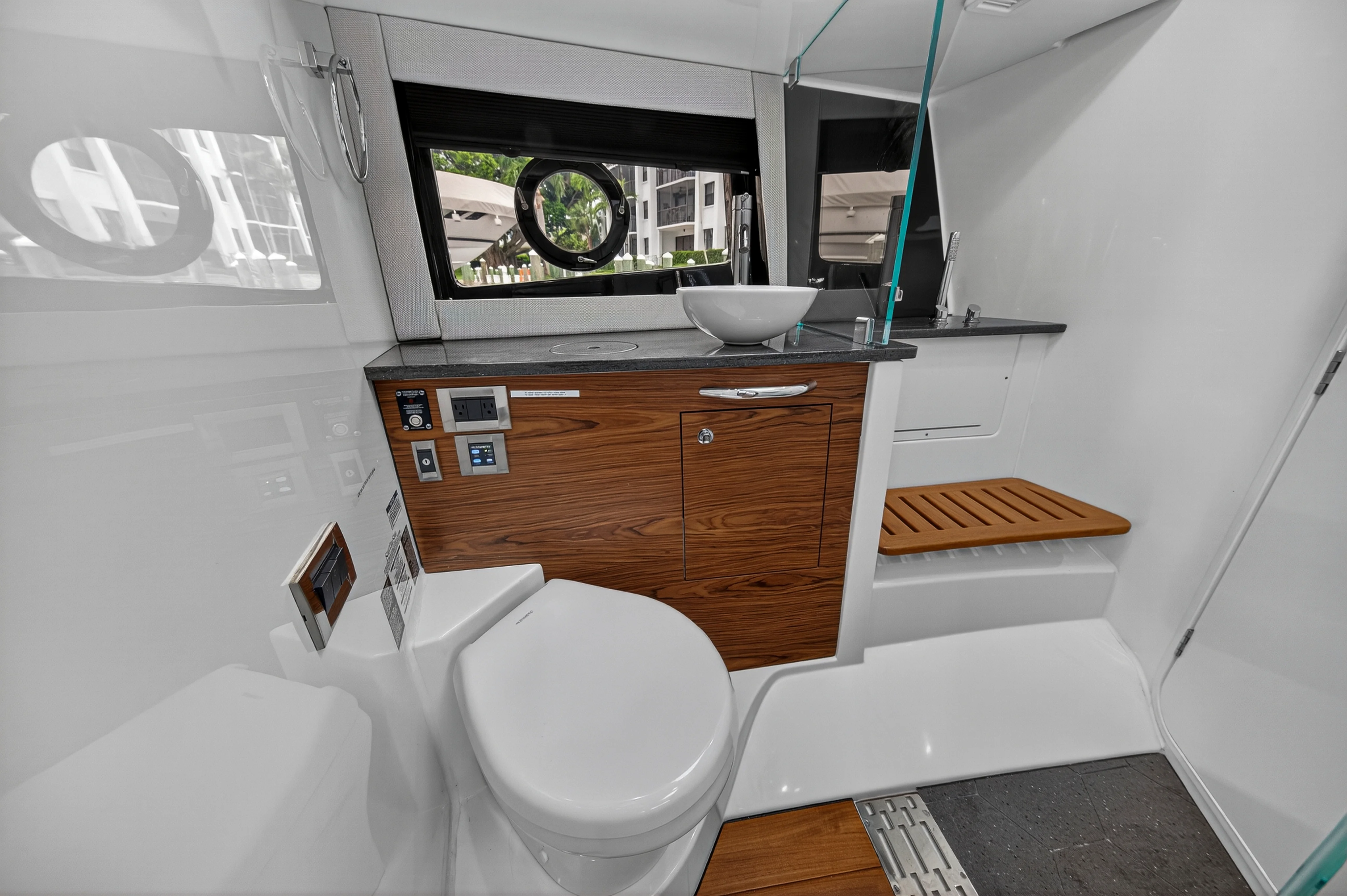 2024 Boston Whaler 405 CONQUEST Image Thumbnail #63