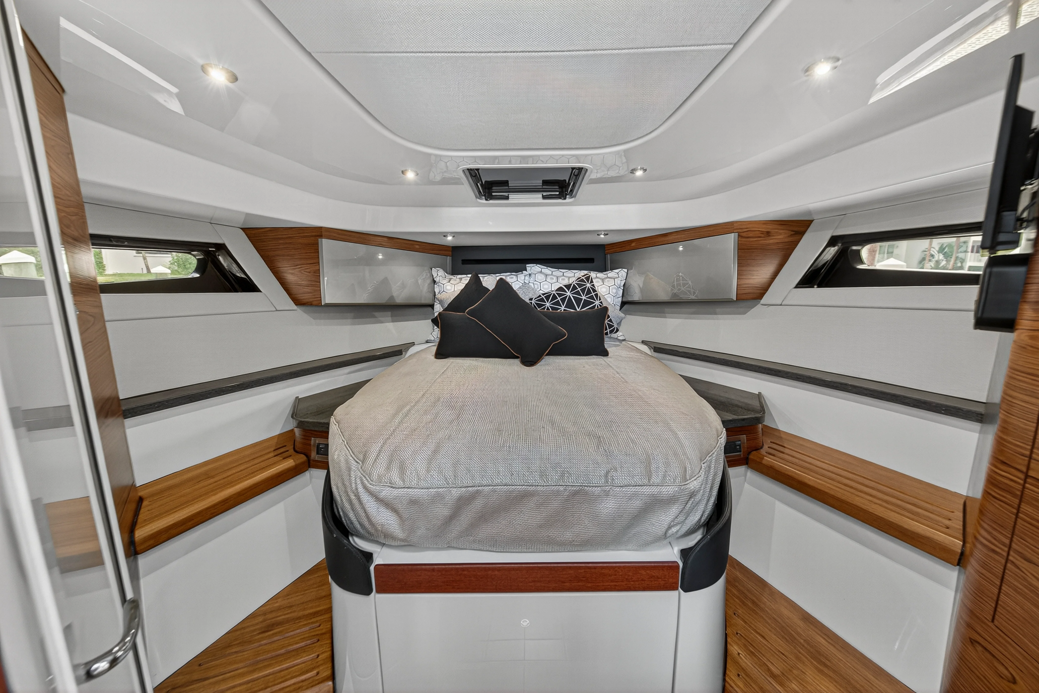 2024 Boston Whaler 405 CONQUEST Image Thumbnail #55