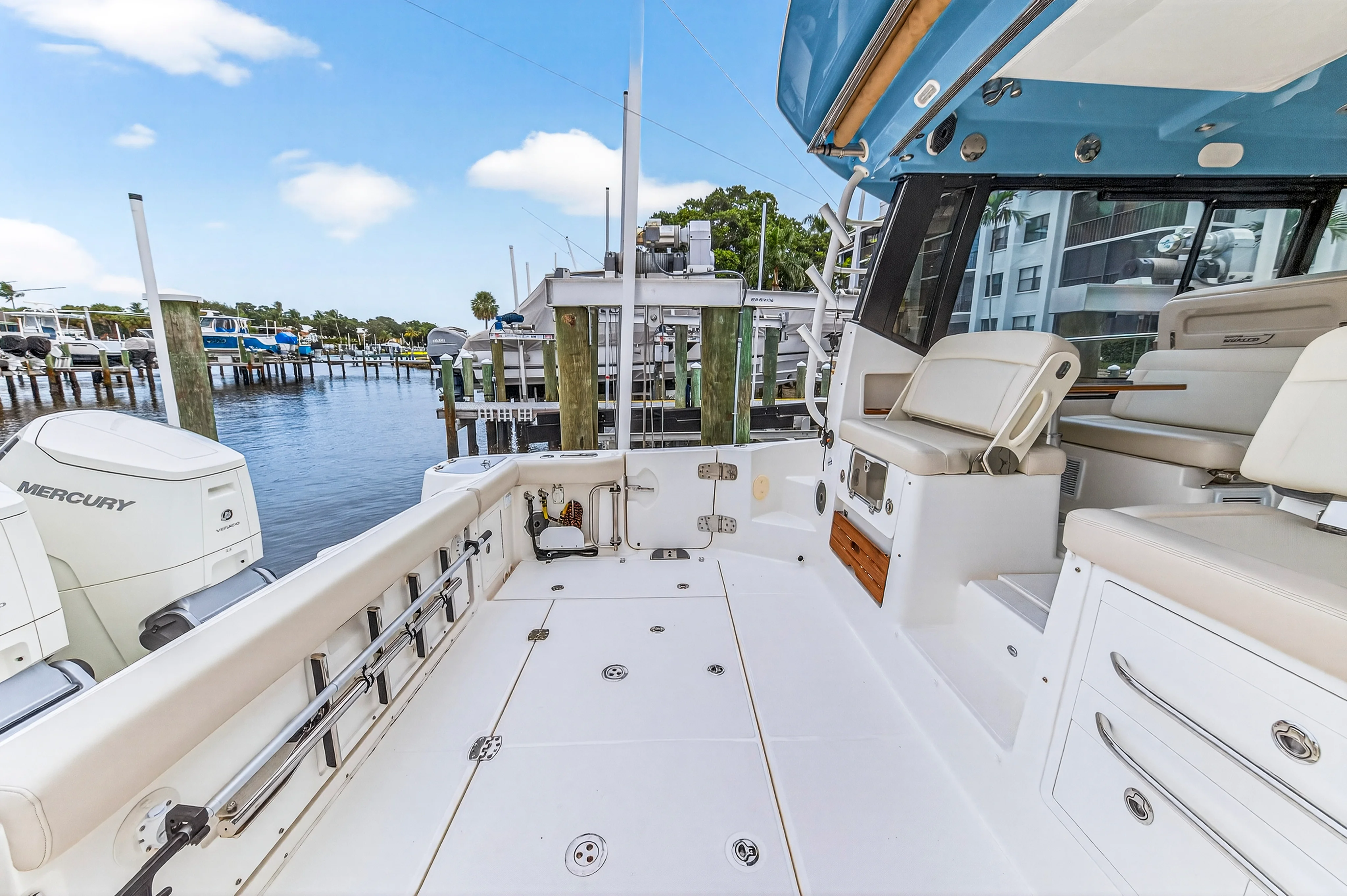 2024 Boston Whaler 405 CONQUEST Image Thumbnail #21