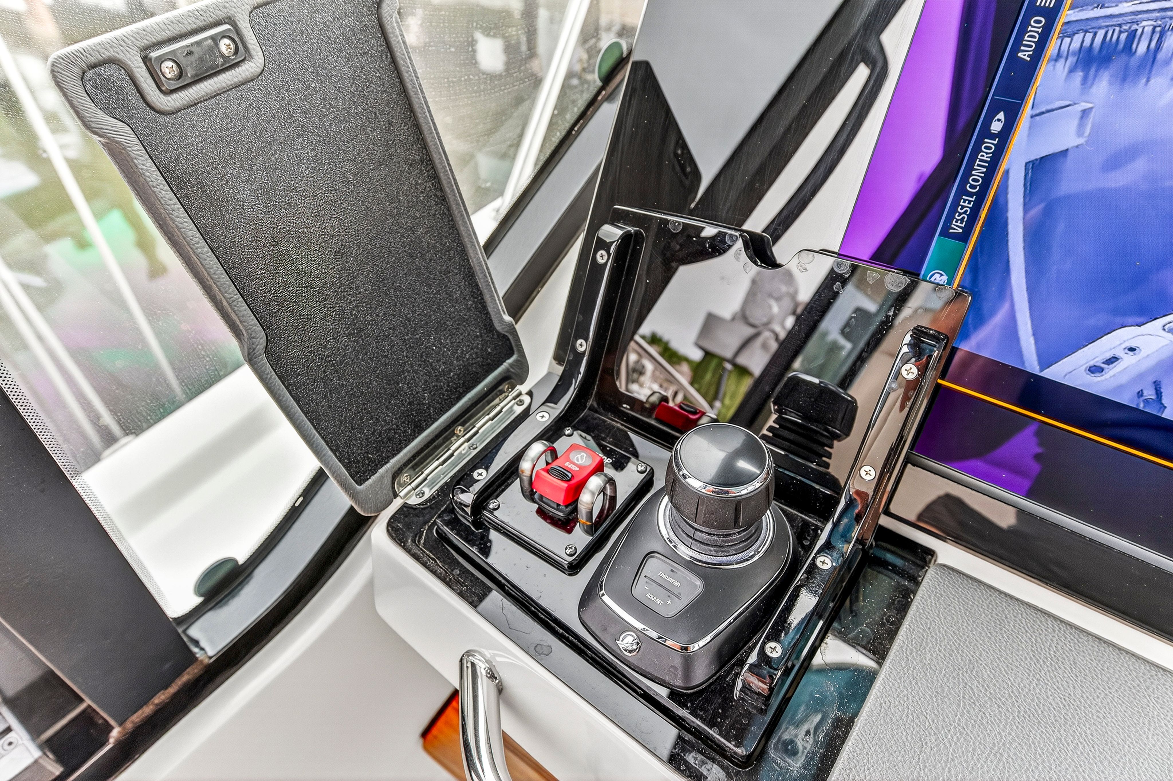 2024 Boston Whaler 405 CONQUEST Image Thumbnail #50