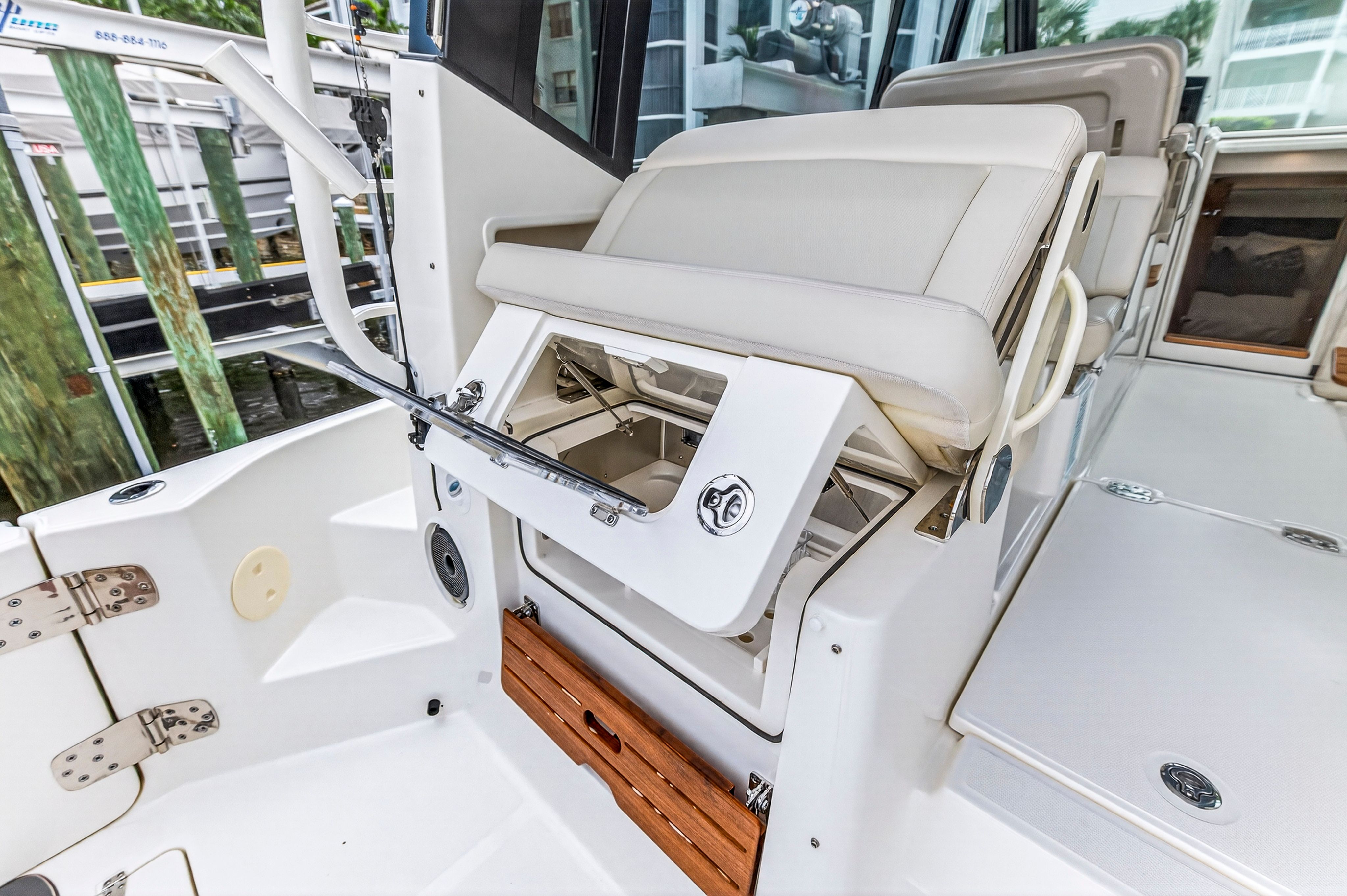 2024 Boston Whaler 405 CONQUEST Image Thumbnail #27