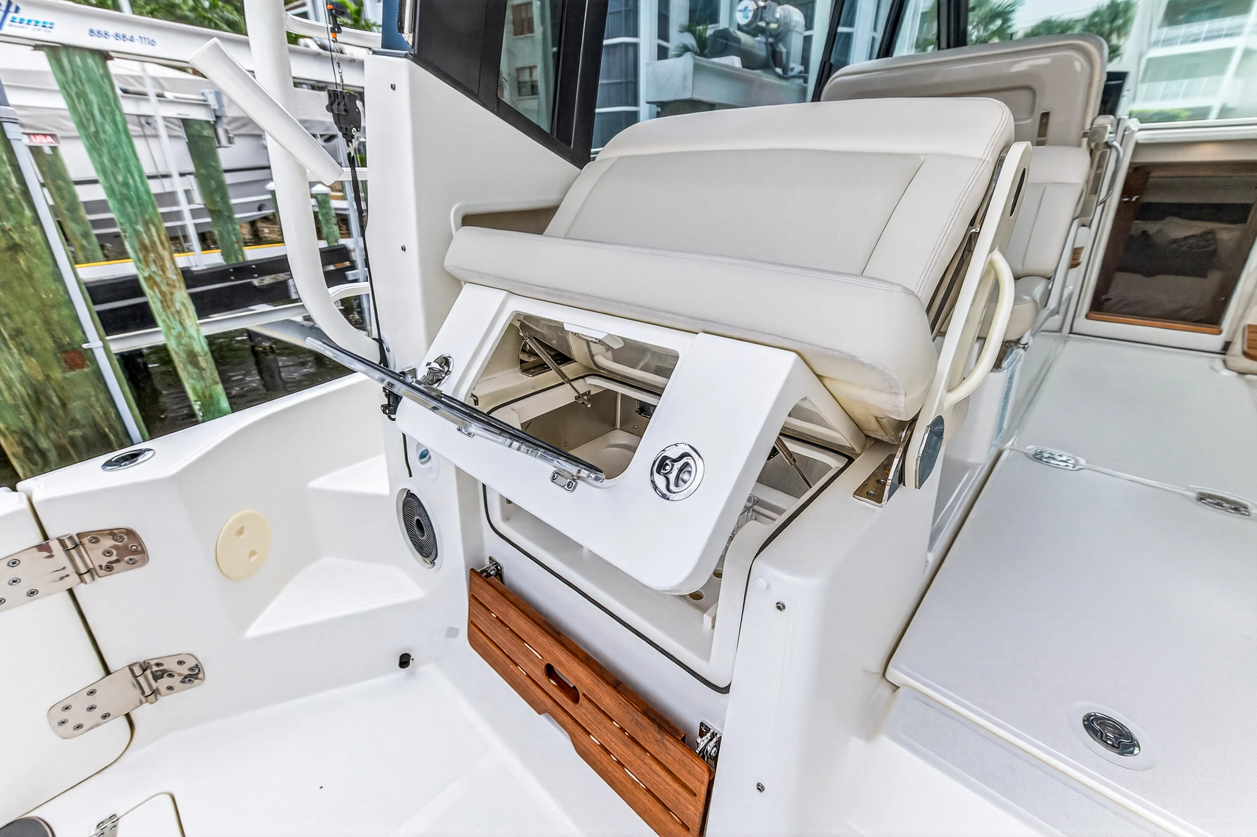 2024 Boston Whaler 405 CONQUEST Image Thumbnail #27