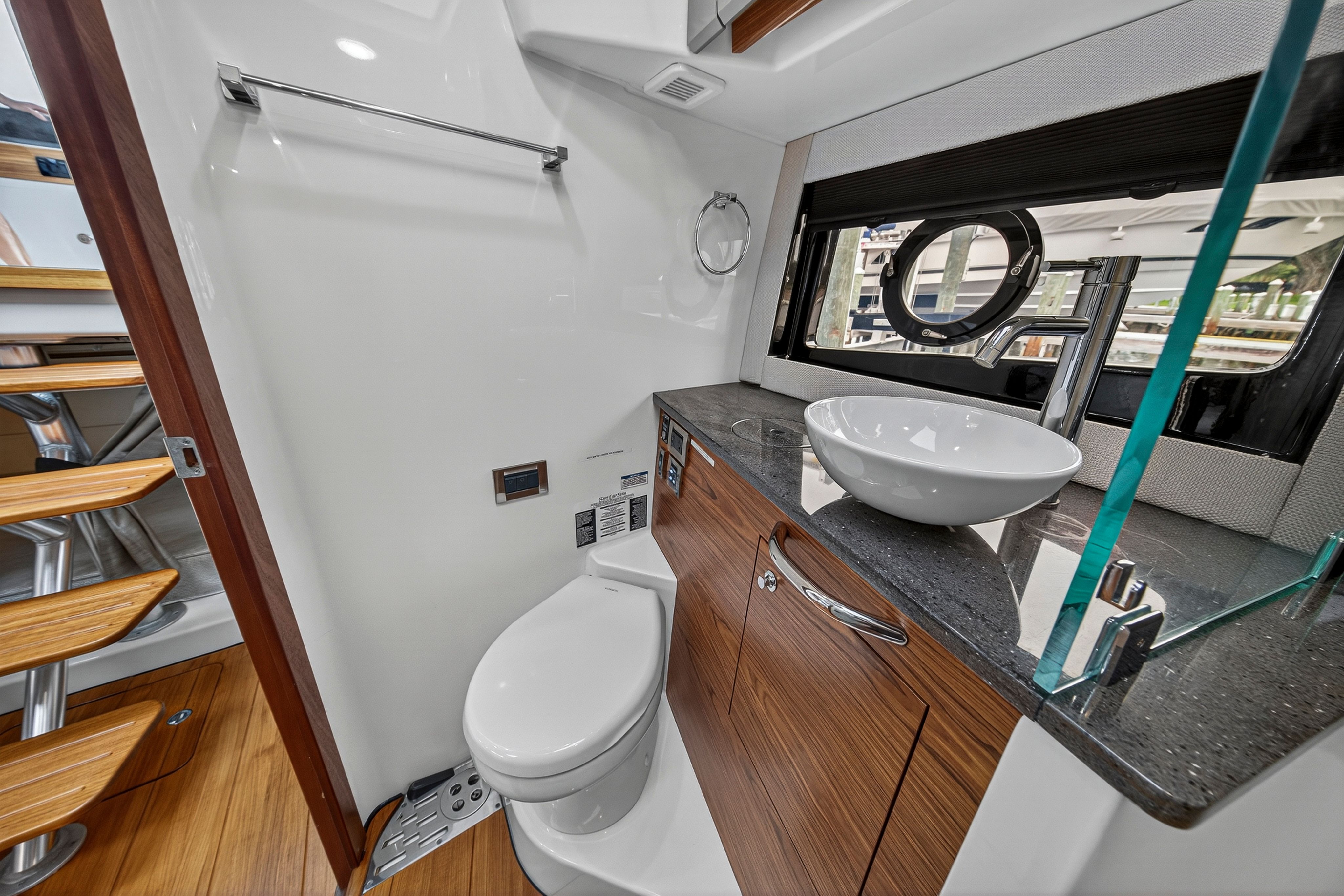 2024 Boston Whaler 405 CONQUEST Image Thumbnail #64