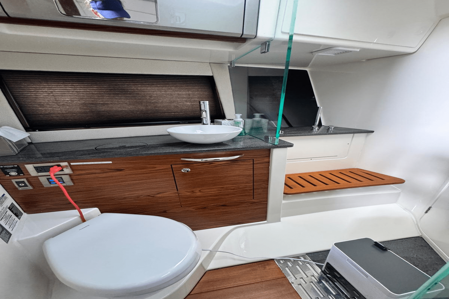 2024 Boston Whaler 405 CONQUEST Image Thumbnail #14