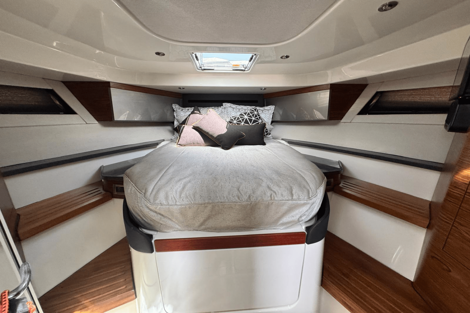 2024 Boston Whaler 405 CONQUEST Image Thumbnail #15