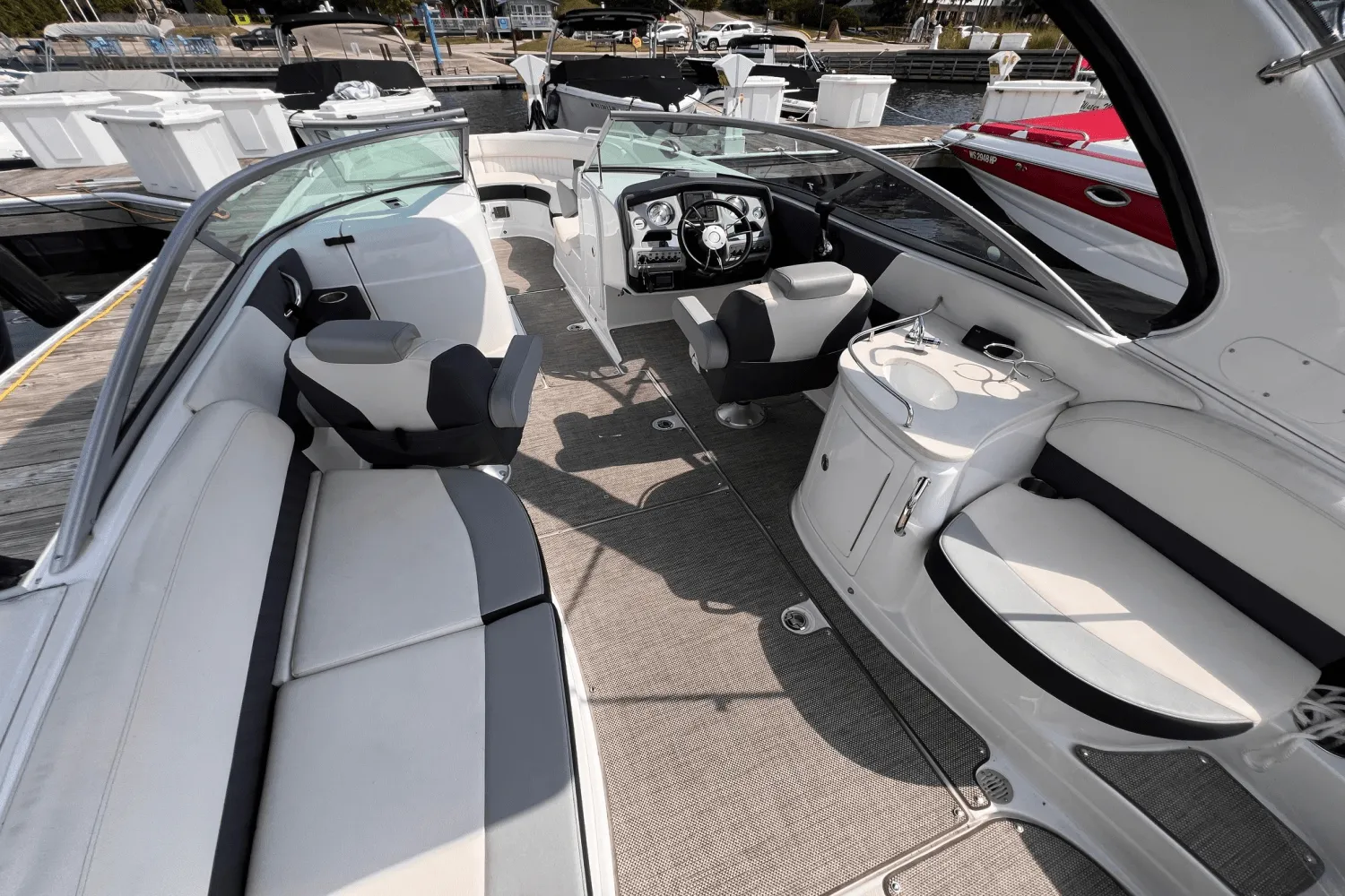 2016 Cruisers Yachts 298 SS Image Thumbnail #10