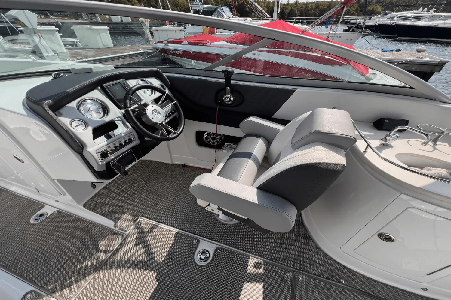 2016 Cruisers Yachts 298 SS Image Thumbnail #20