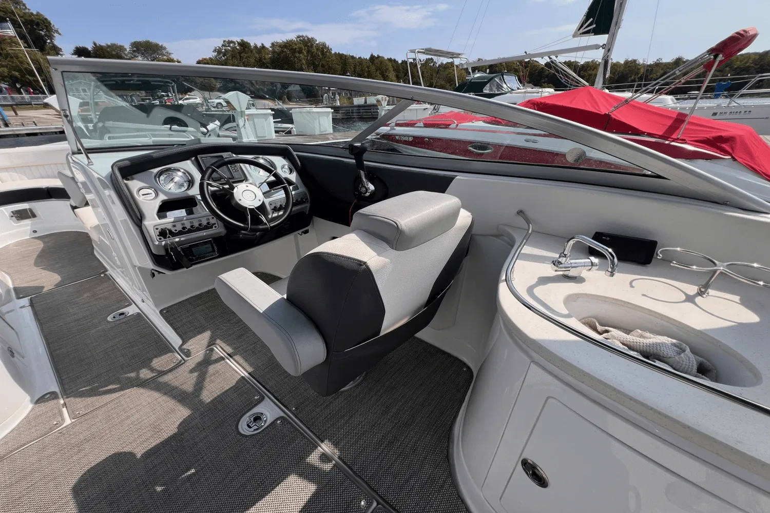 2016 Cruisers Yachts 298 SS Image Thumbnail #16