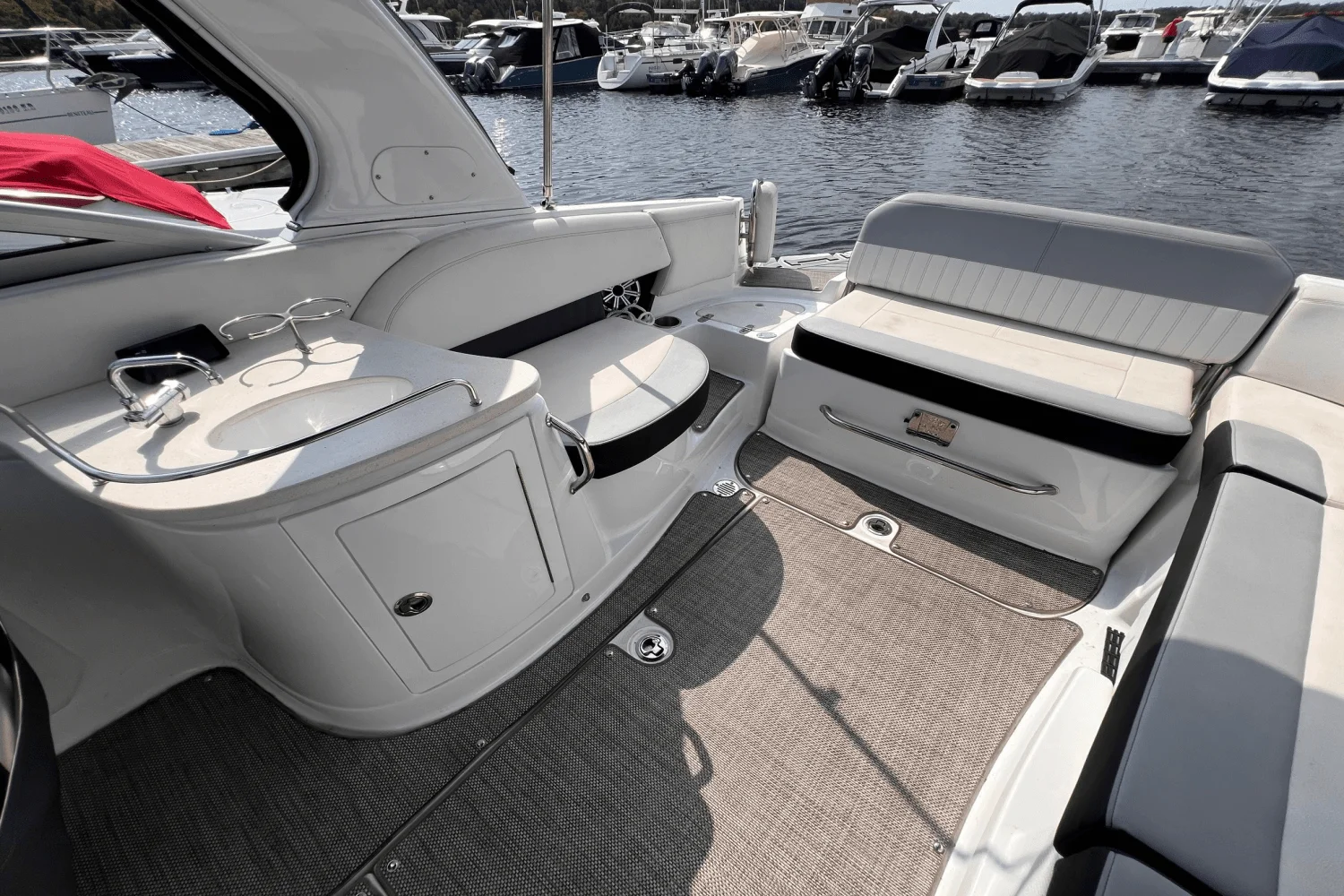 2016 Cruisers Yachts 298 SS Image Thumbnail #13