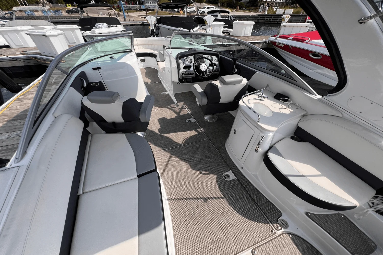 2016 Cruisers Yachts 298 SS Image Thumbnail #10