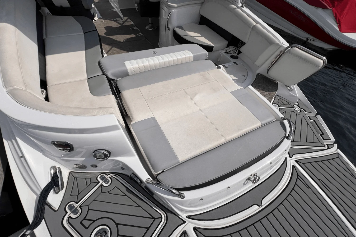 2016 Cruisers Yachts 298 SS Image Thumbnail #6