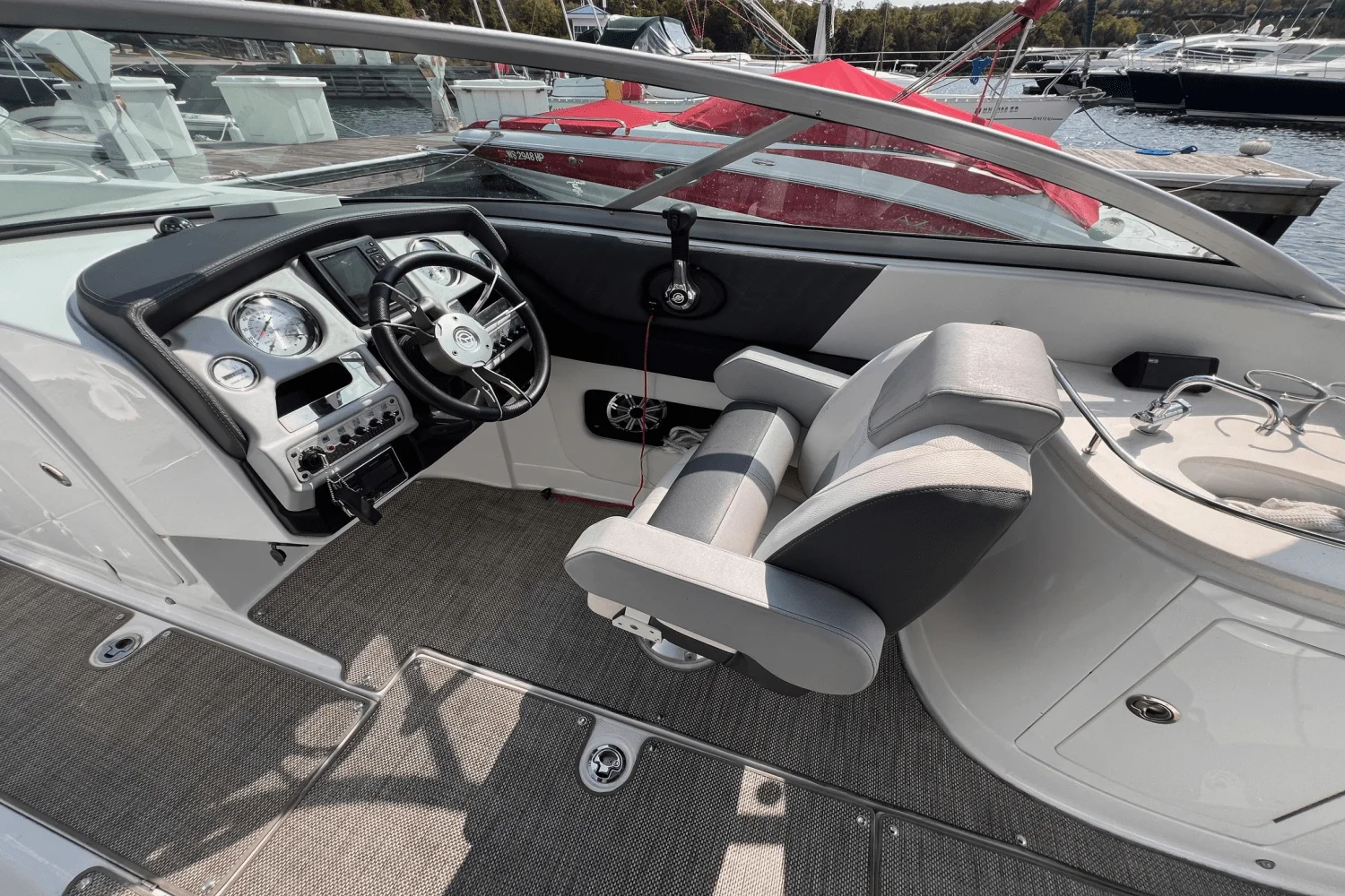 2016 Cruisers Yachts 298 SS Image Thumbnail #20