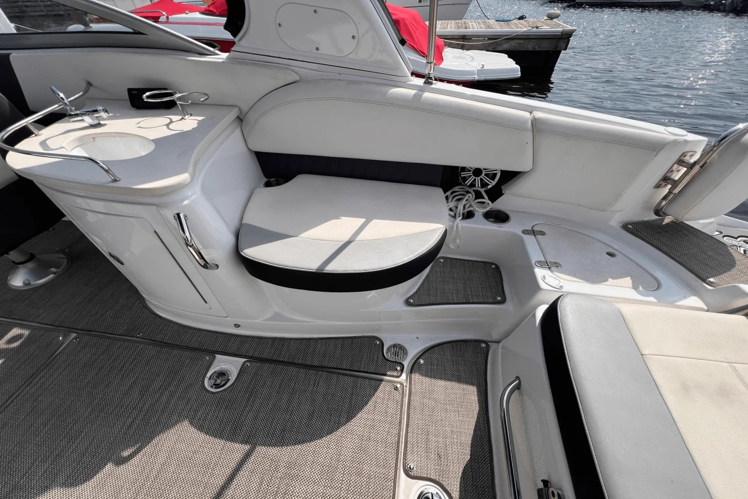 2016 Cruisers Yachts 298 SS Image Thumbnail #15