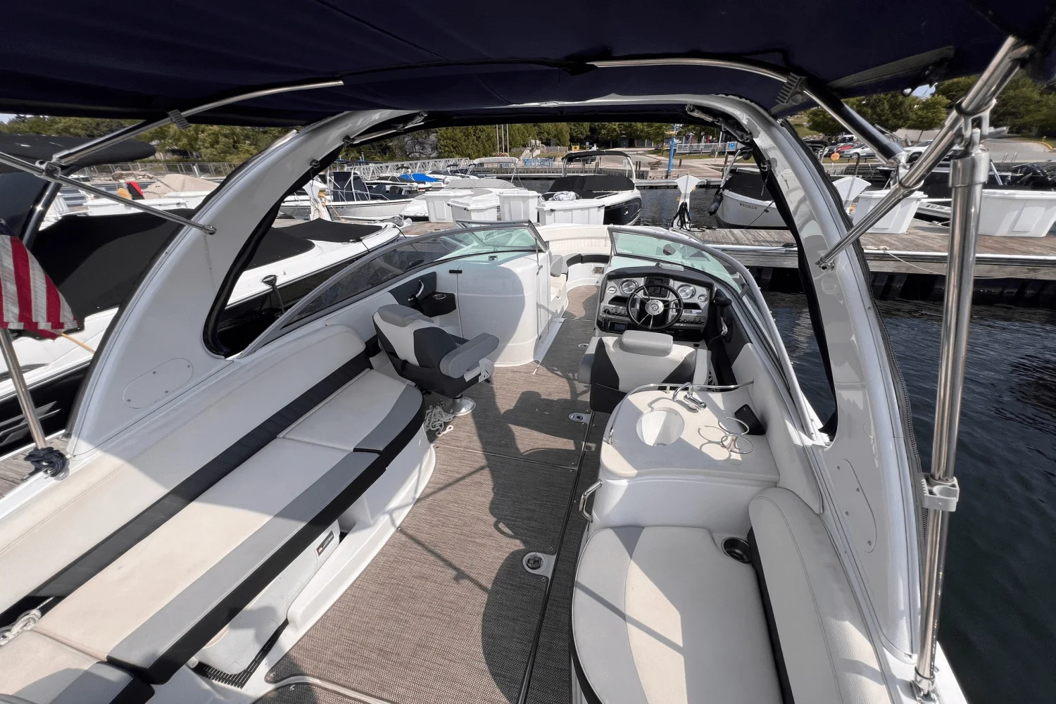 2016 Cruisers Yachts 298 SS Image Thumbnail #9