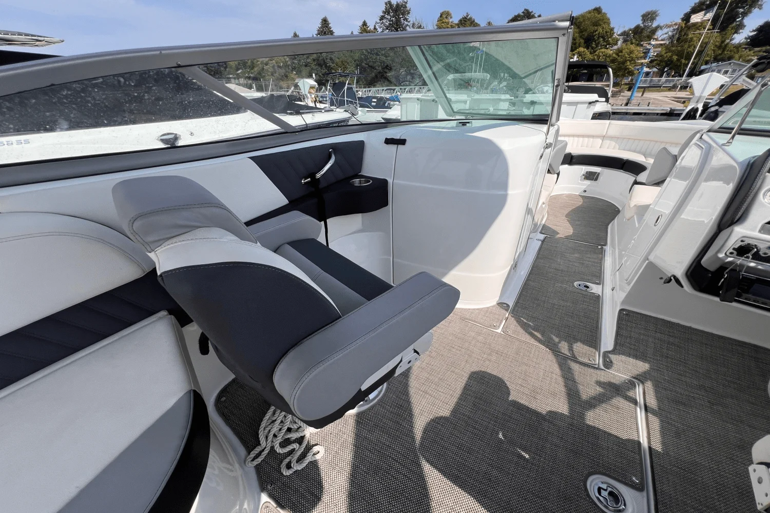 2016 Cruisers Yachts 298 SS Image Thumbnail #17
