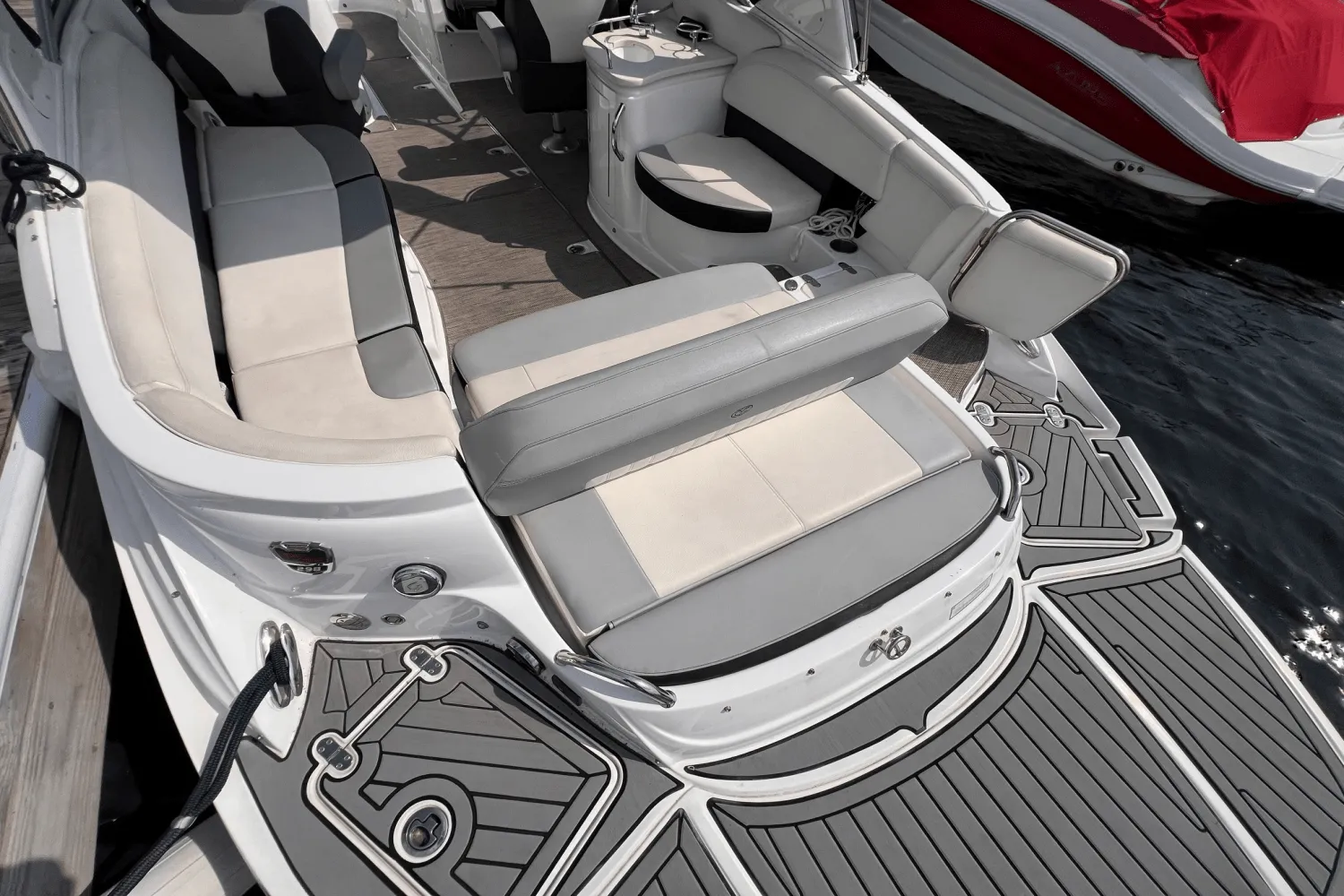 2016 Cruisers Yachts 298 SS Image Thumbnail #8