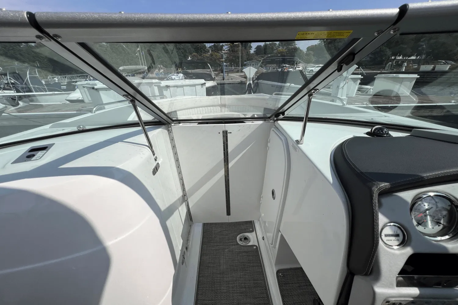 2016 Cruisers Yachts 298 SS Image Thumbnail #25