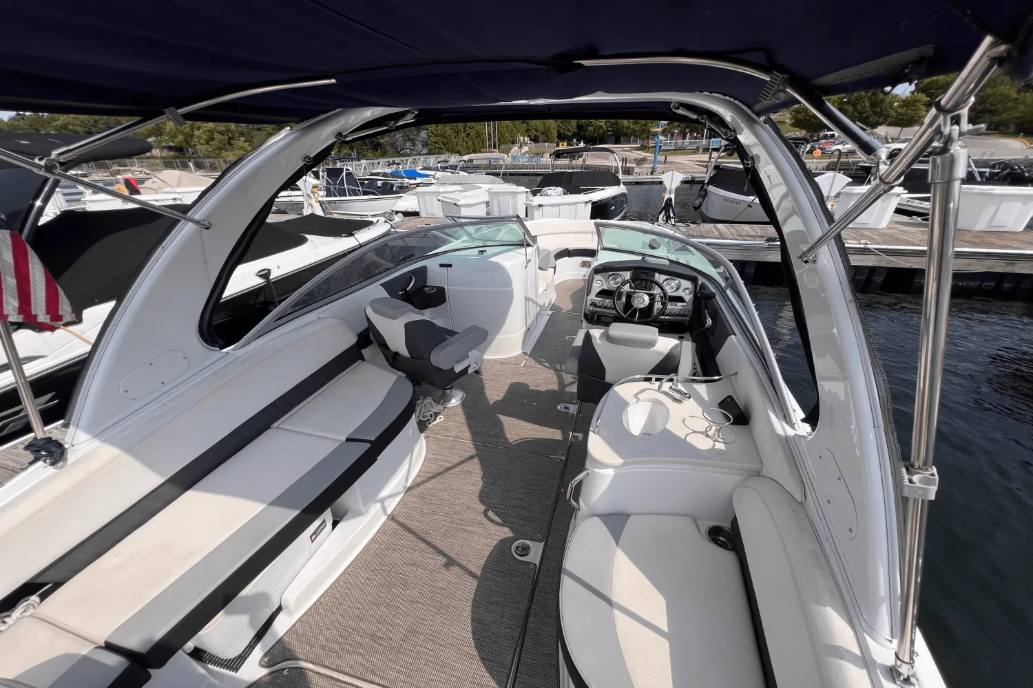 2016 Cruisers Yachts 298 SS Image Thumbnail #9