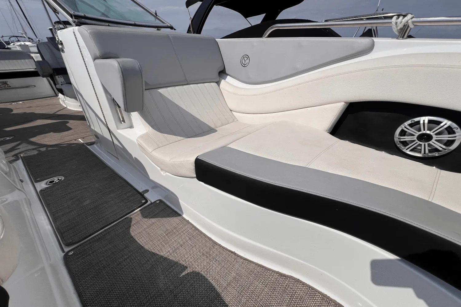 2016 Cruisers Yachts 298 SS Image Thumbnail #26