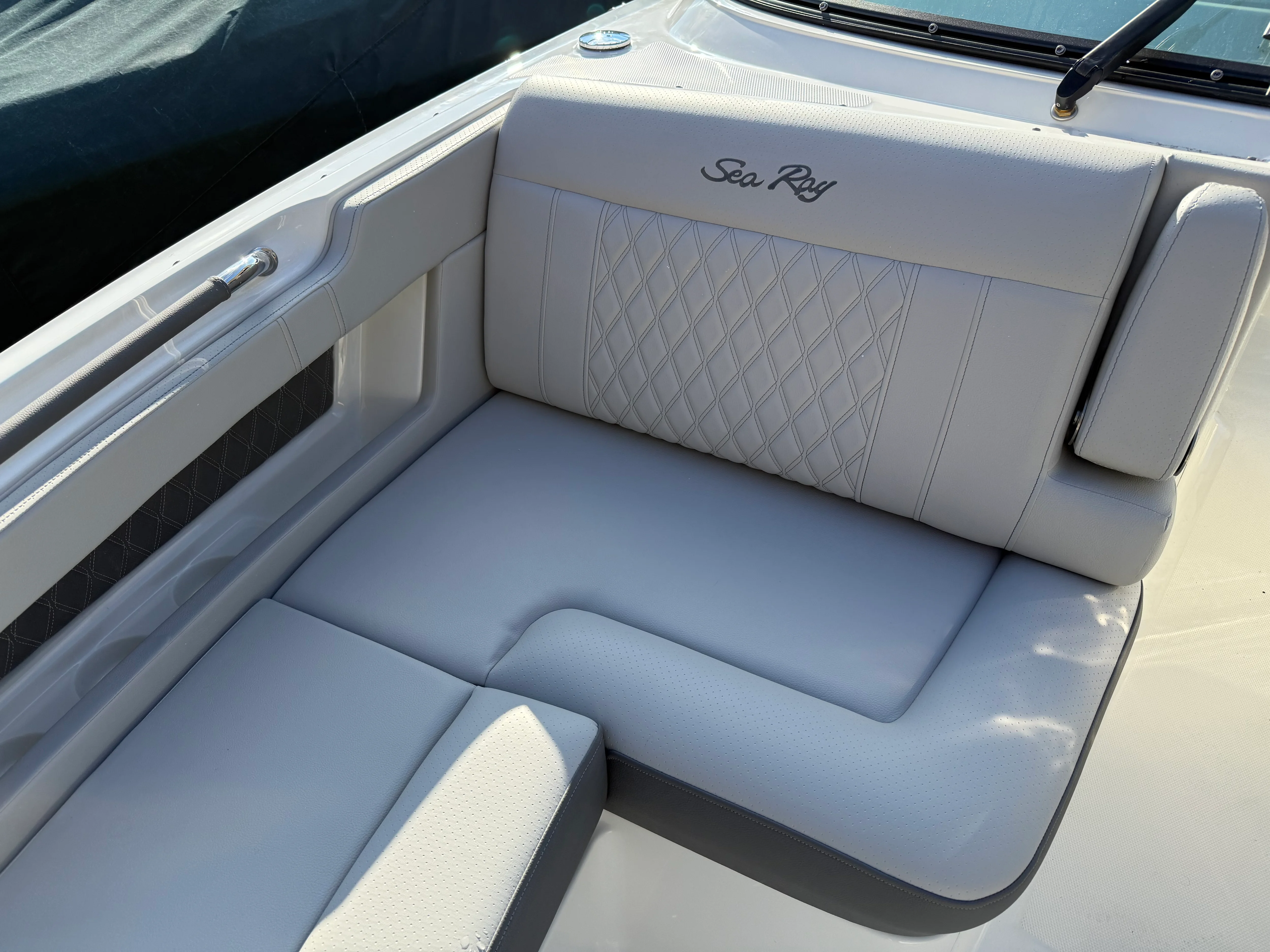 2026 Sea Ray SLX 310 Image Thumbnail #37