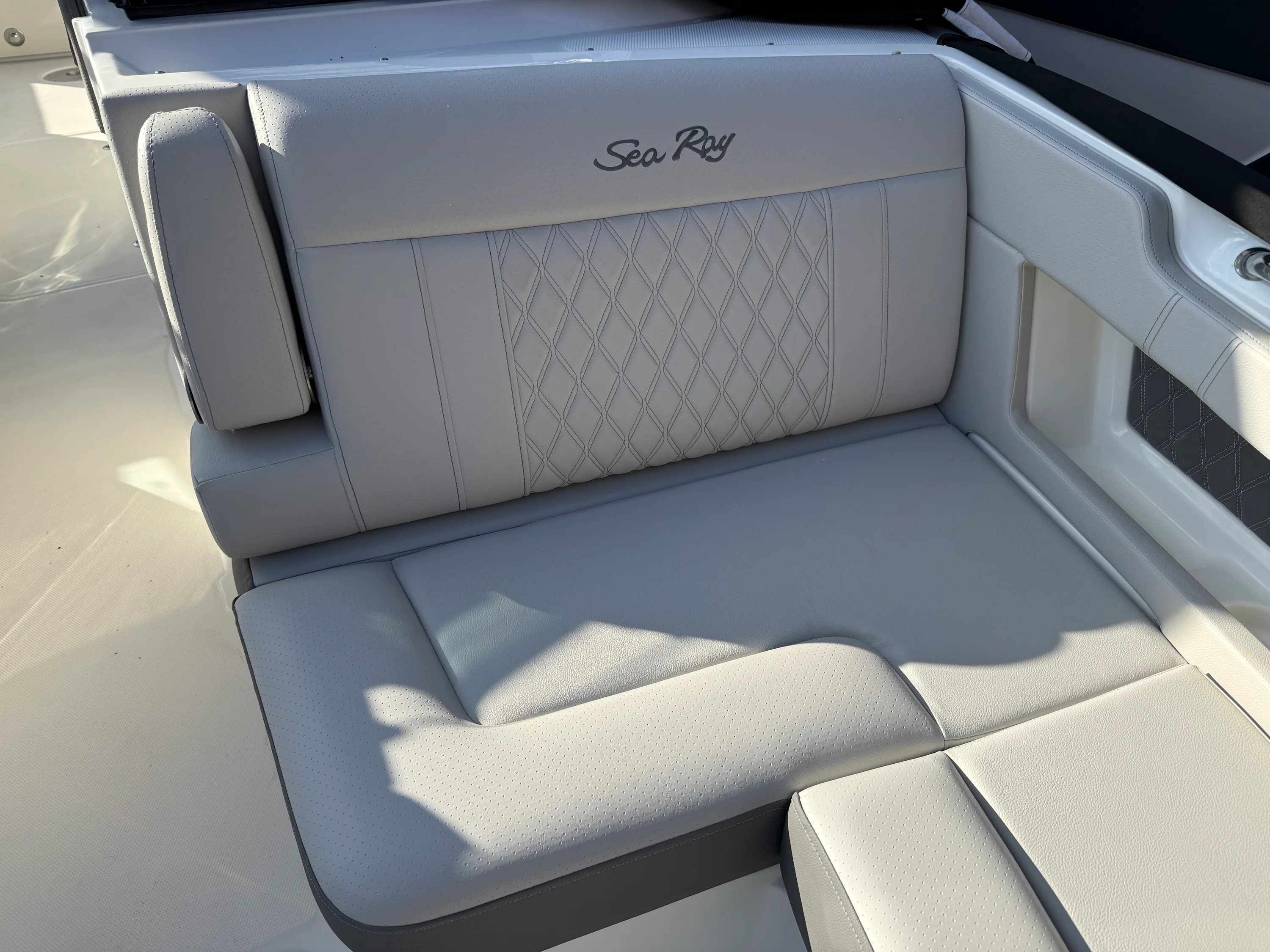 2026 Sea Ray SLX 310 Image Thumbnail #38