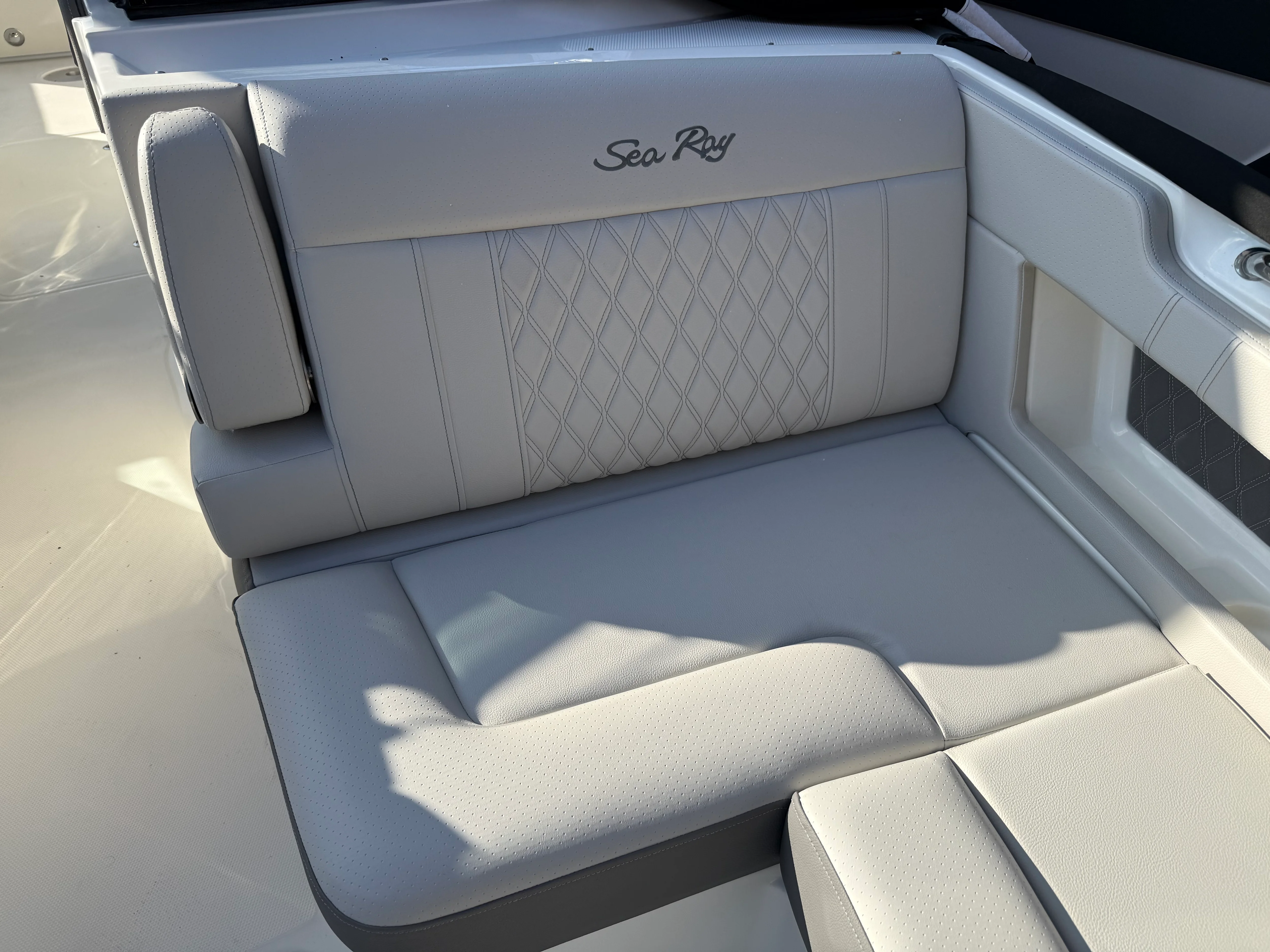 2026 Sea Ray SLX 310 Image Thumbnail #38