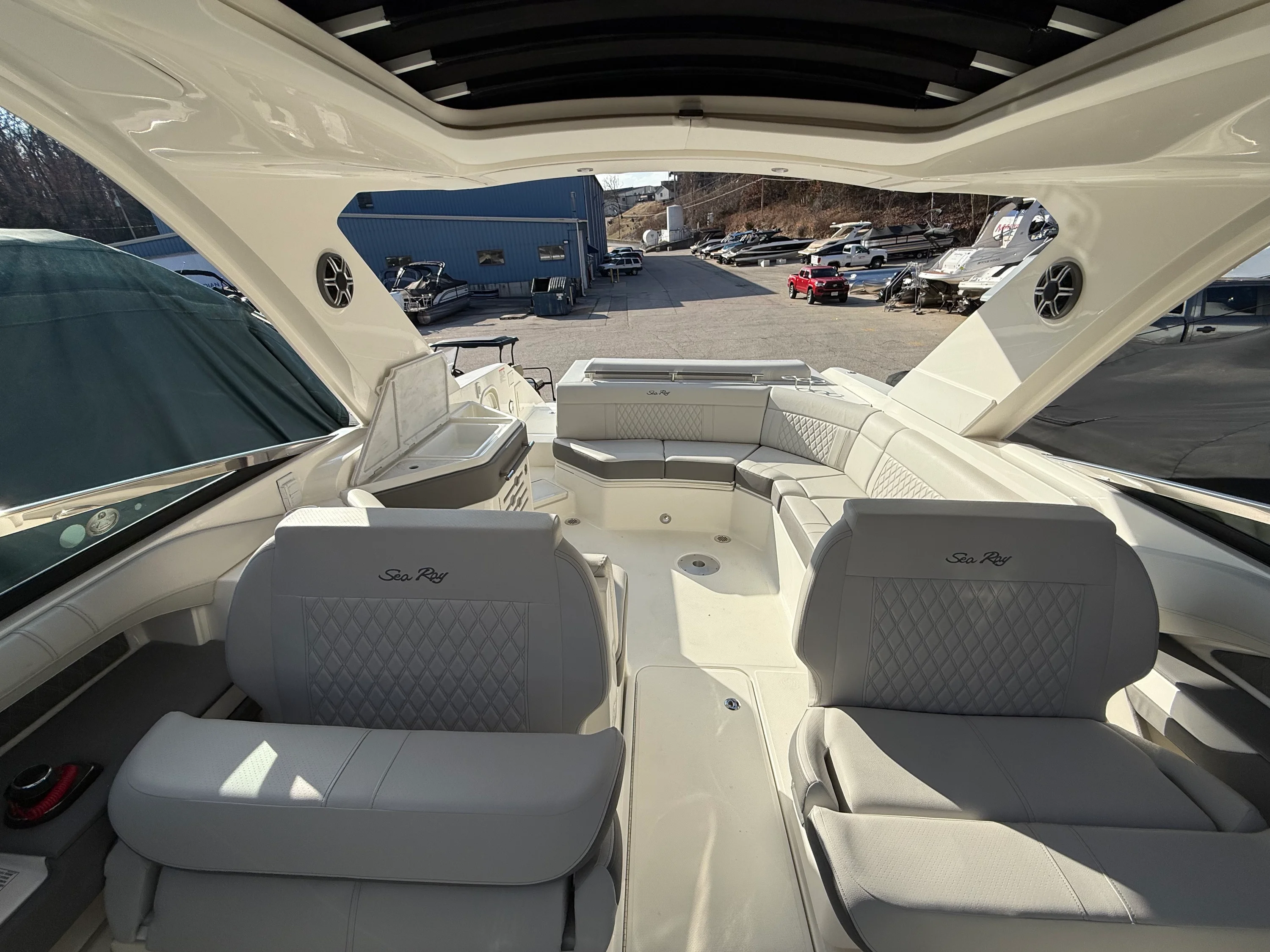 2026 Sea Ray SLX 310 Image Thumbnail #31