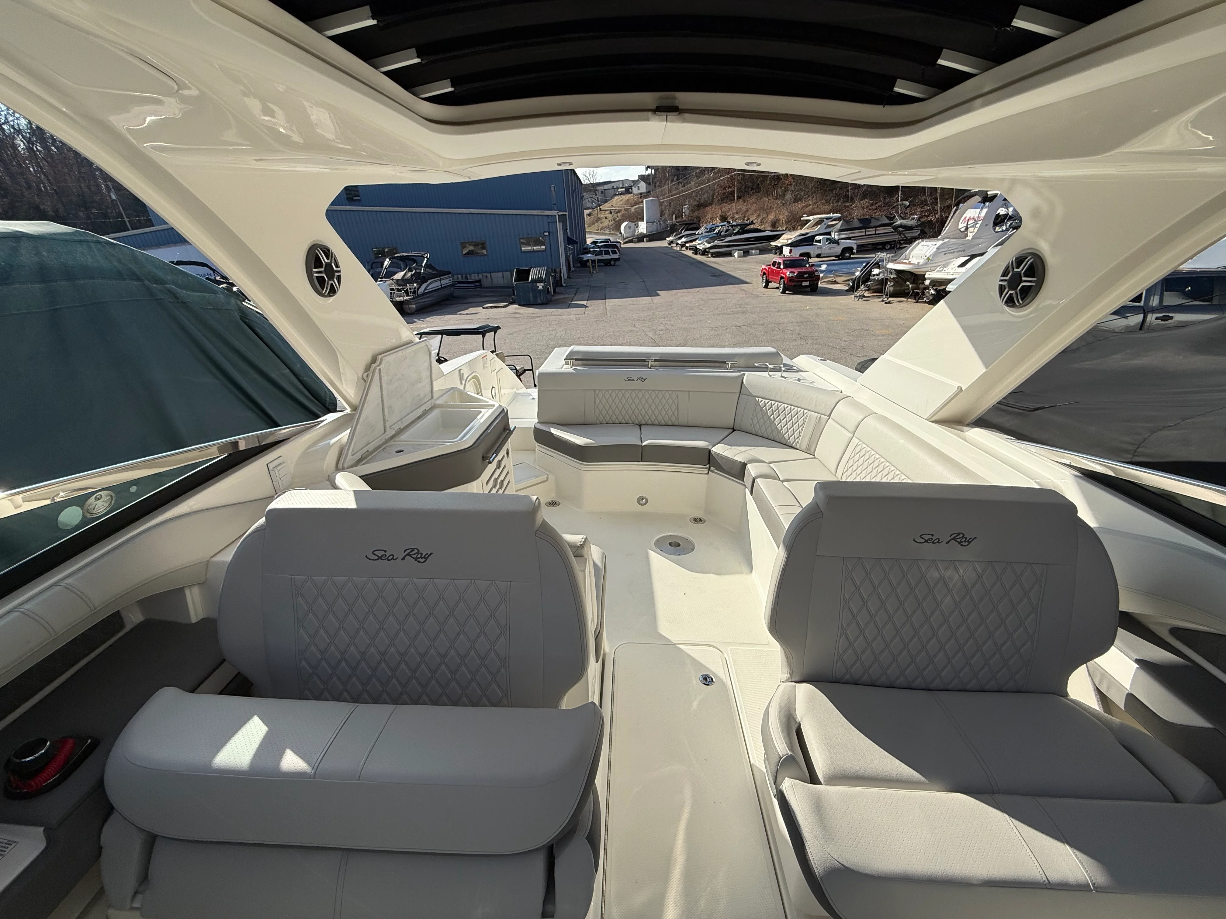 2026 Sea Ray SLX 310 Image Thumbnail #31