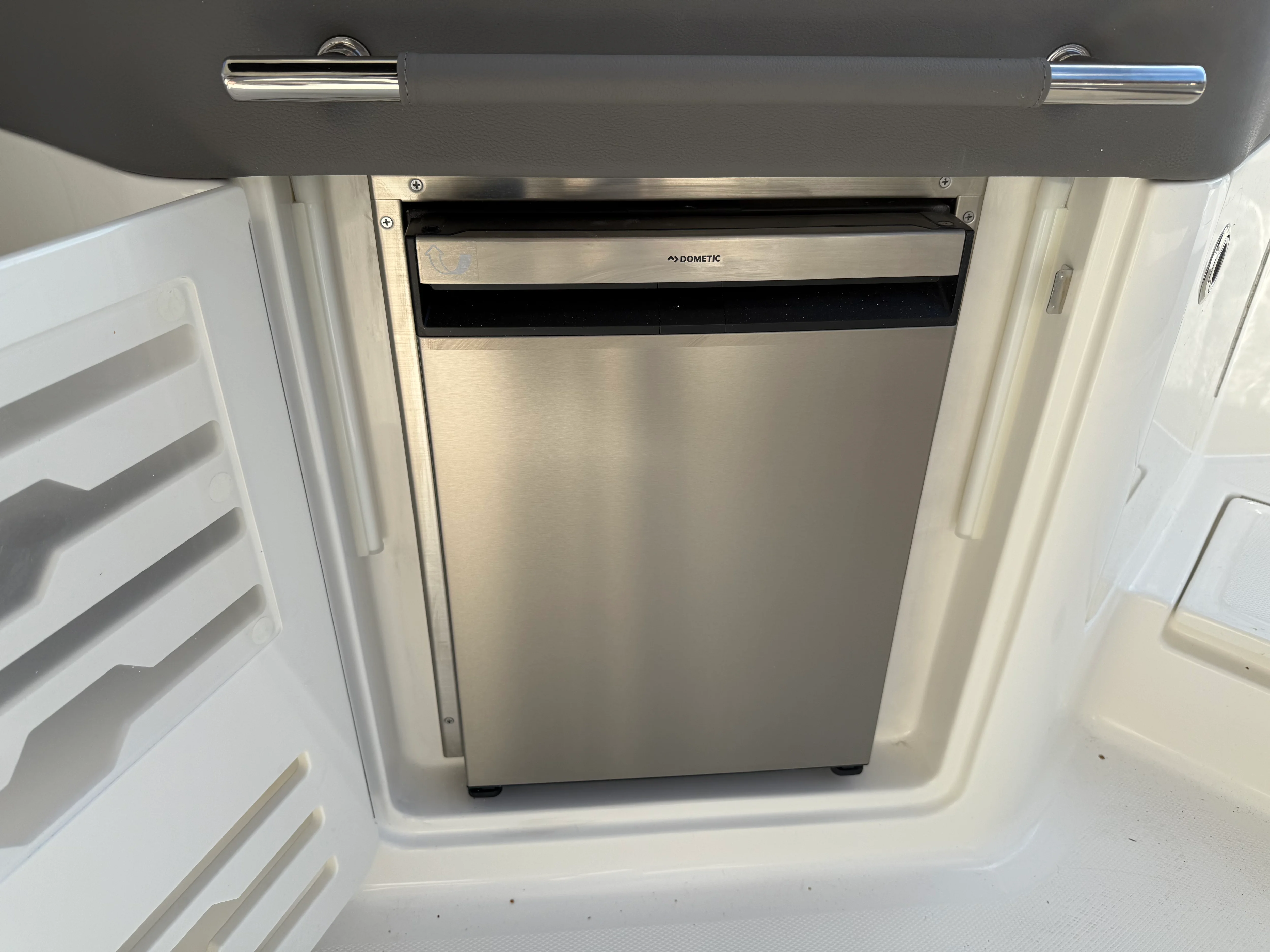 2026 Sea Ray SLX 310 Image Thumbnail #20