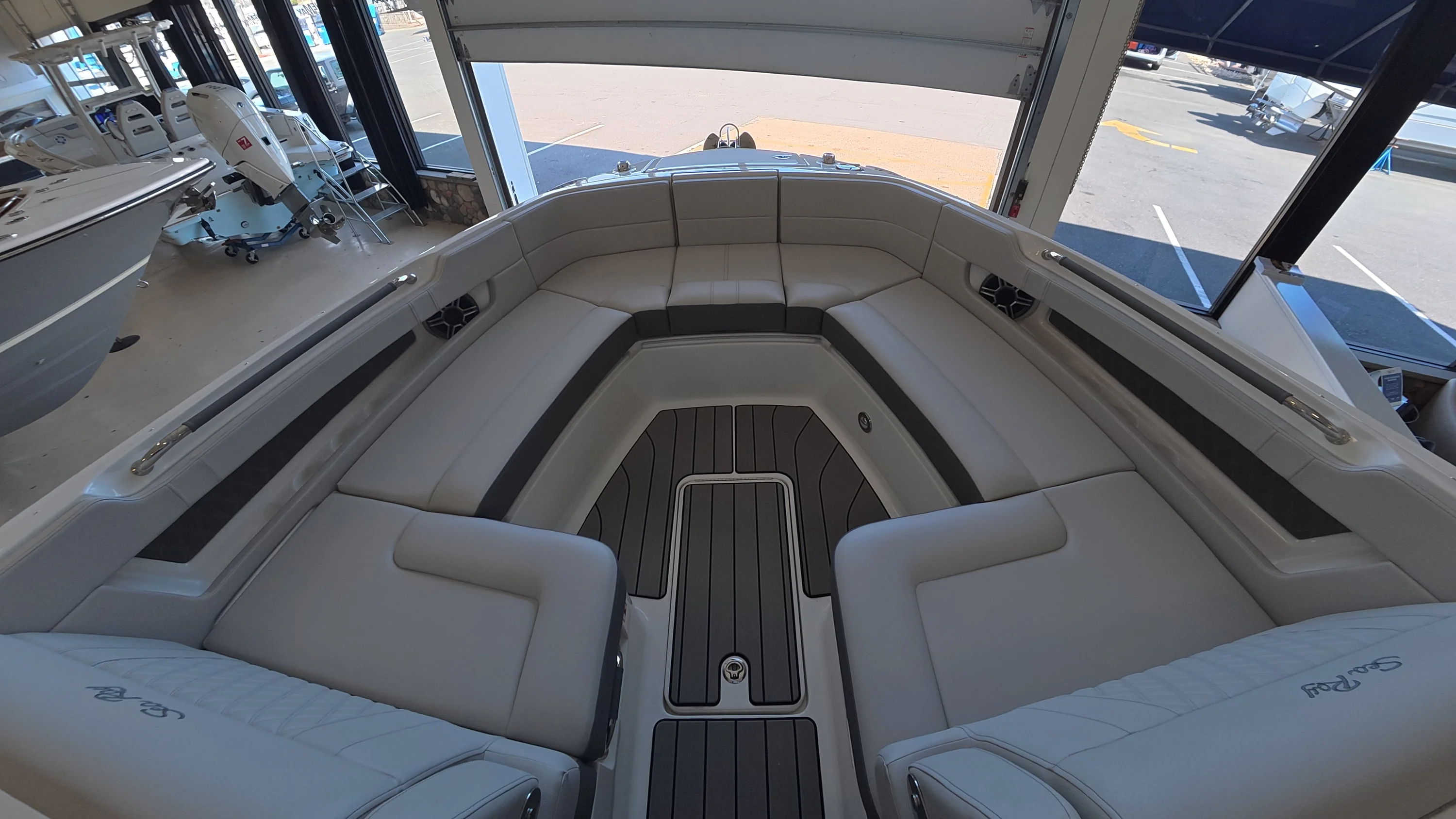 2026 Sea Ray SLX 310 Outboard Image Thumbnail #28