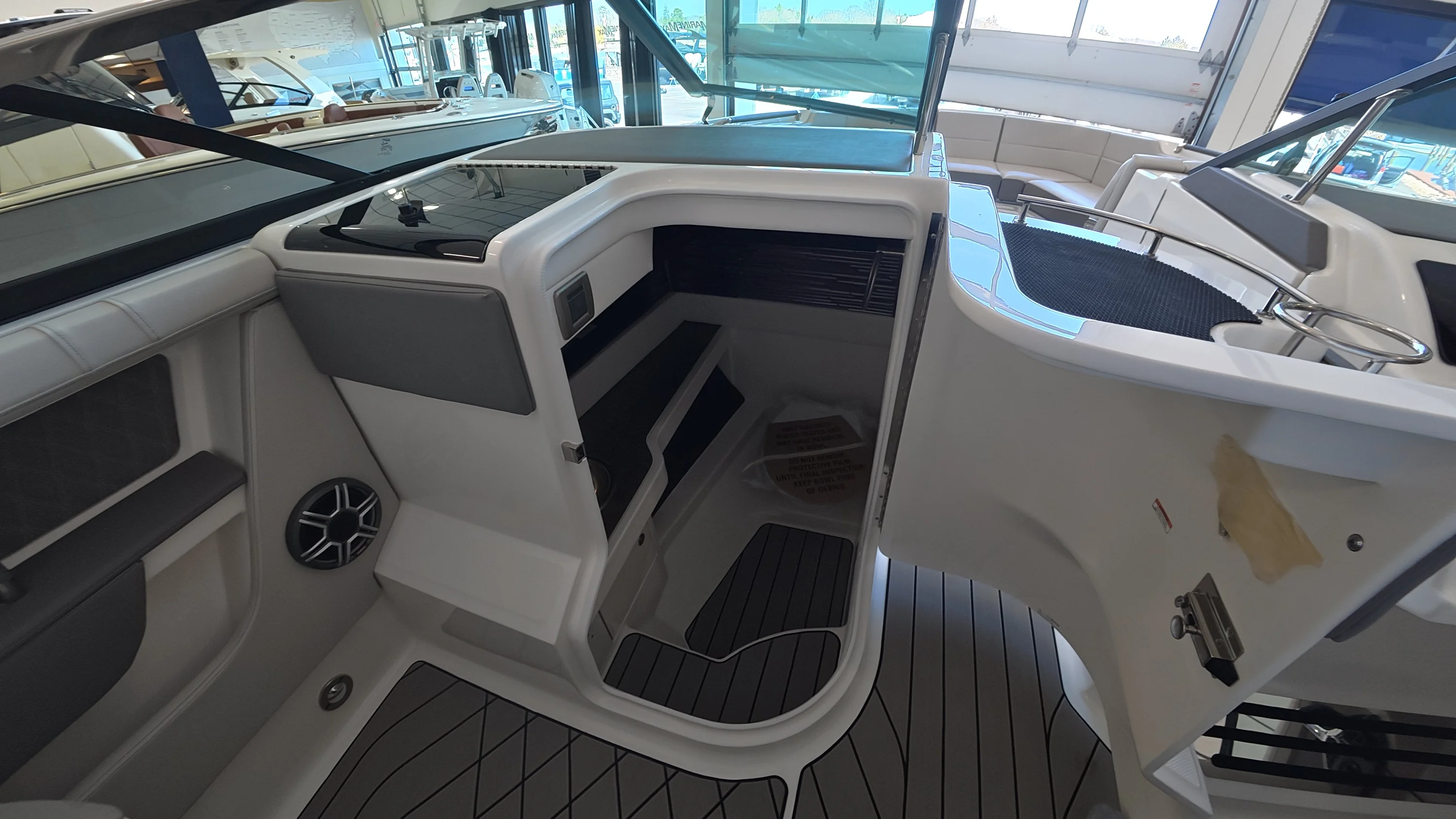 2026 Sea Ray SLX 310 Outboard Image Thumbnail #25